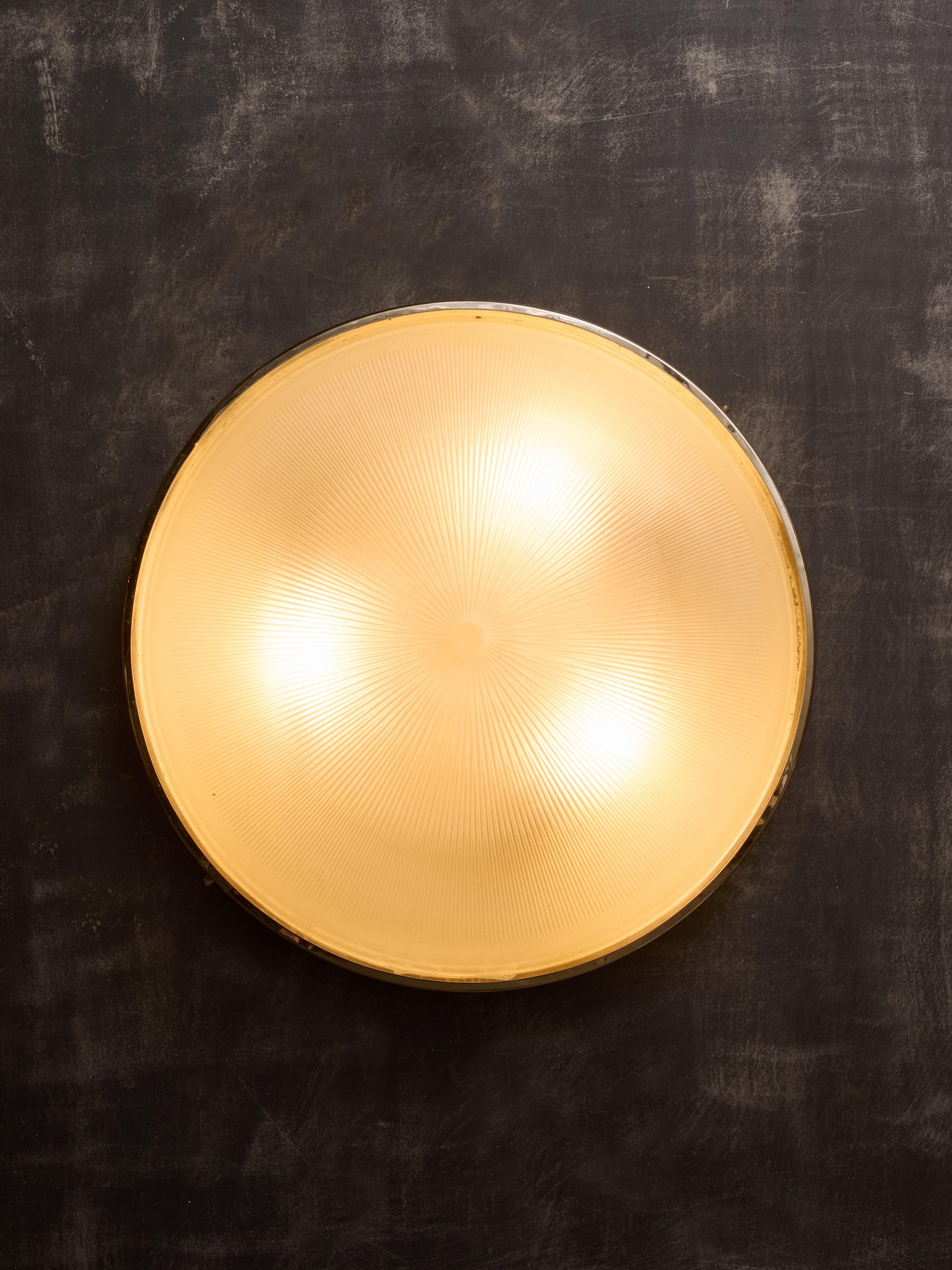Mid-Century Modern Plafonnier à dôme de grande taille Sergio Mazza en  Laiton et verre en vente