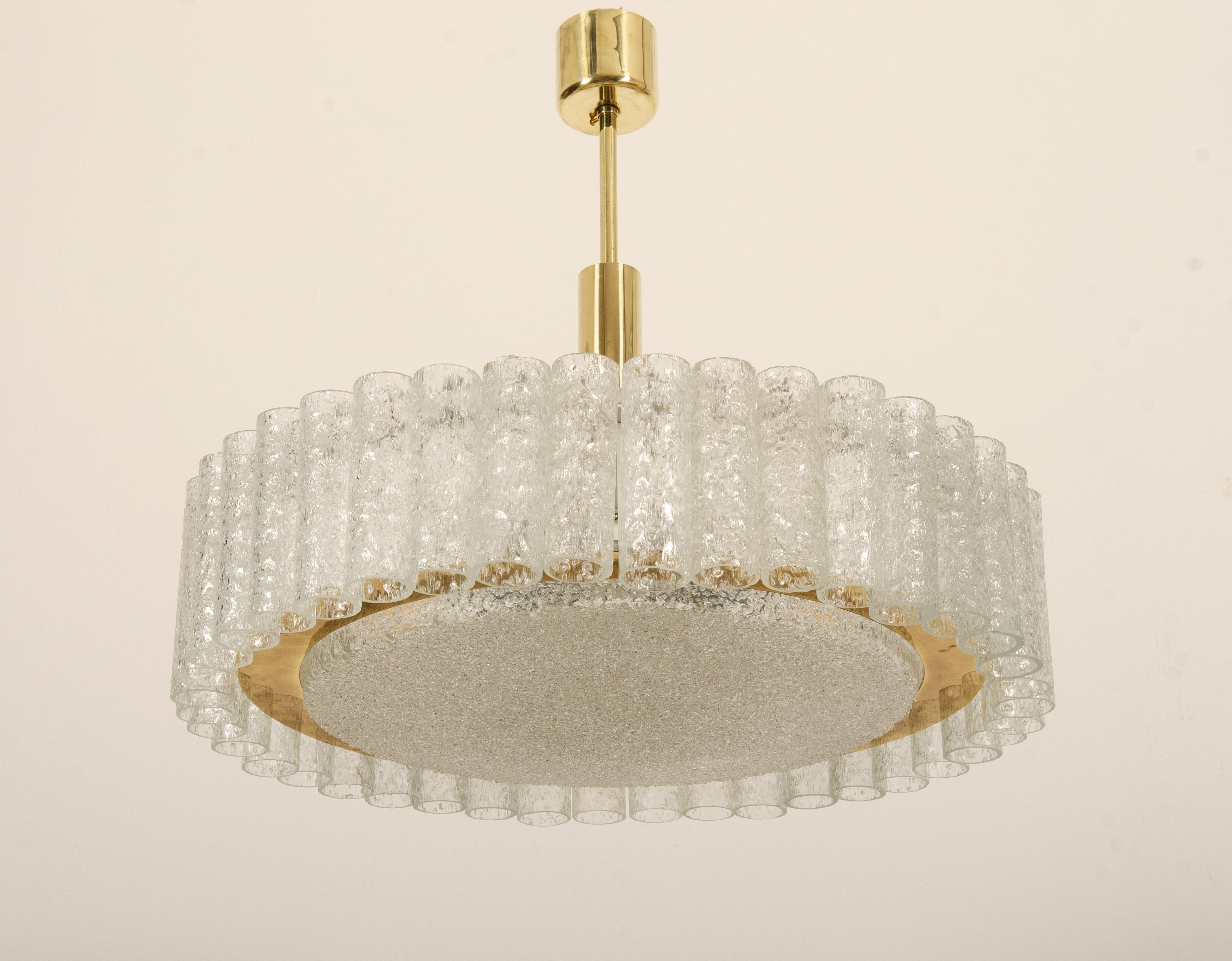 Grand lustre à tubes en verre Doria en vente 4