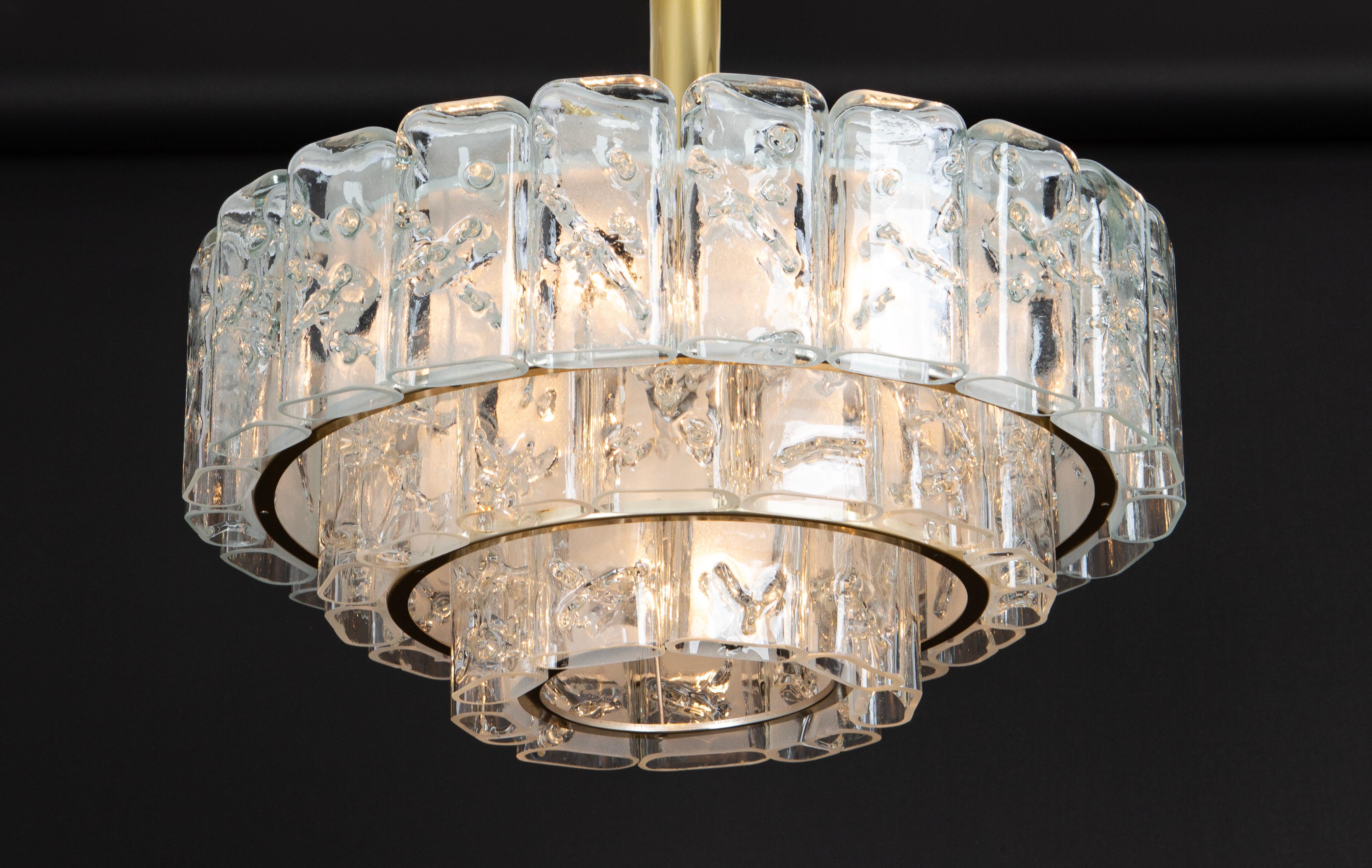 Grand lustre en tubes de verre glacé Doria, Allemagne, années 1960 en vente 3