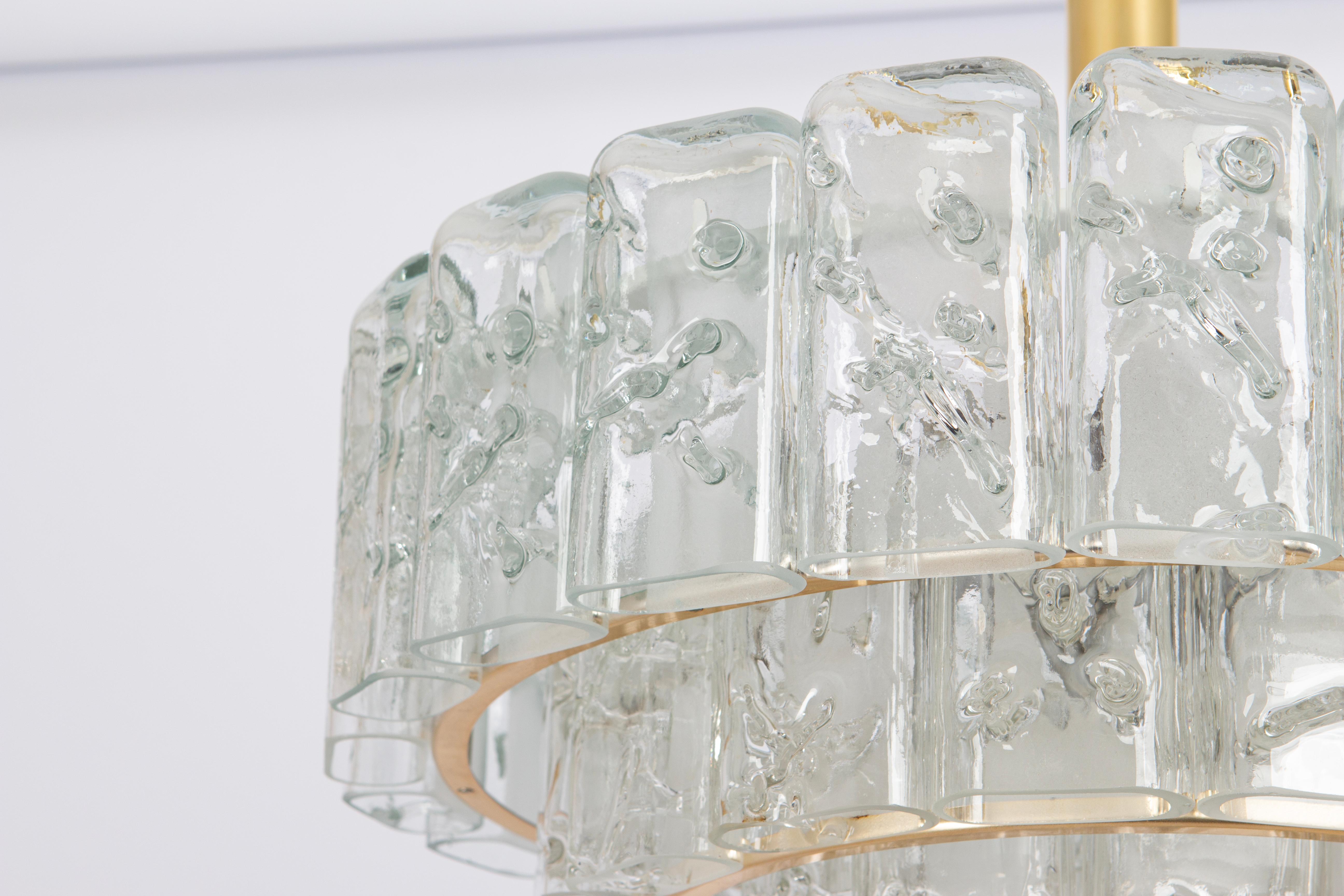 Grand lustre en tubes de verre glacé Doria, Allemagne, années 1960 Bon état - En vente à Aachen, NRW