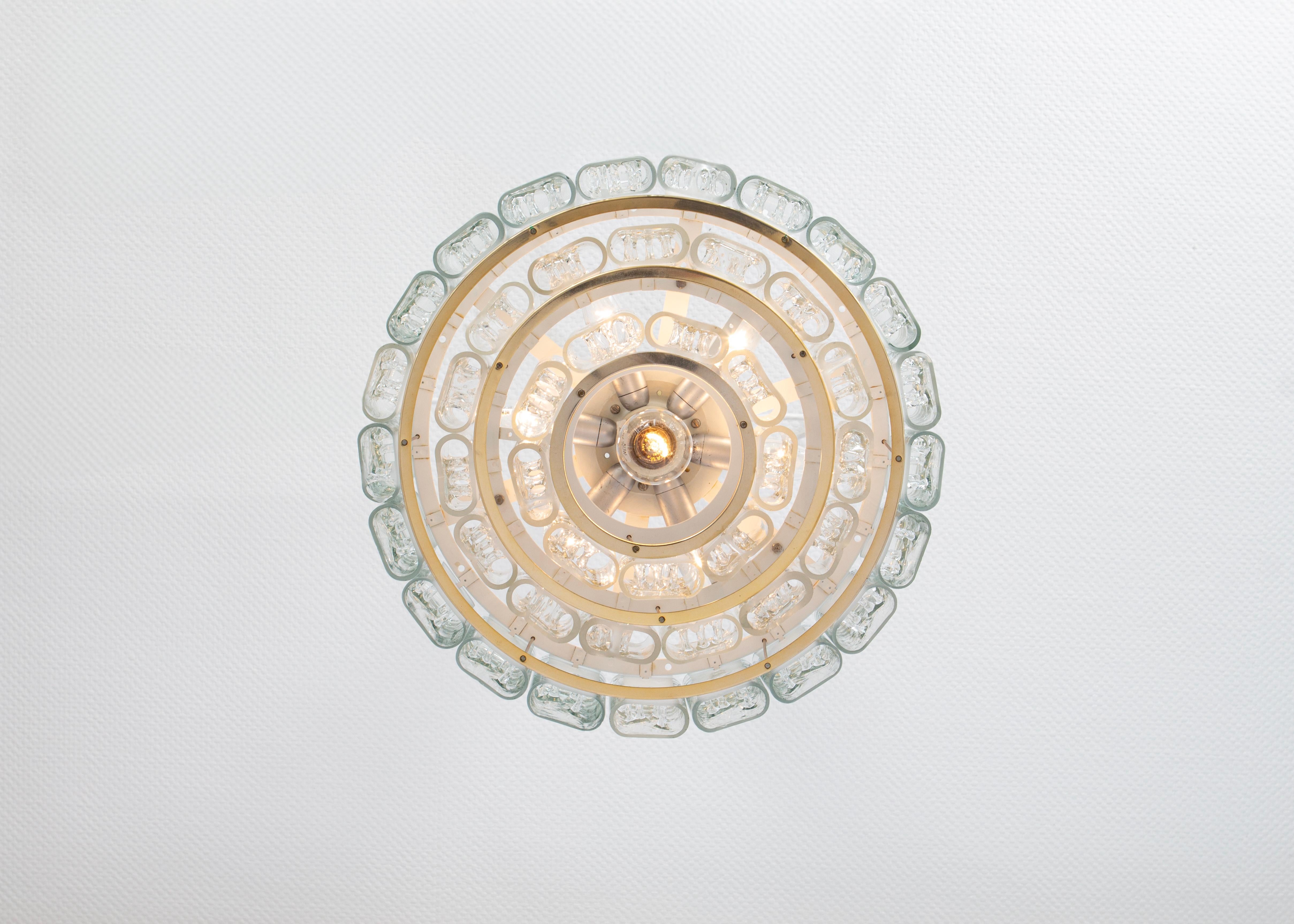 Grand lustre en tubes de verre glacé Doria, Allemagne, années 1960 en vente 1