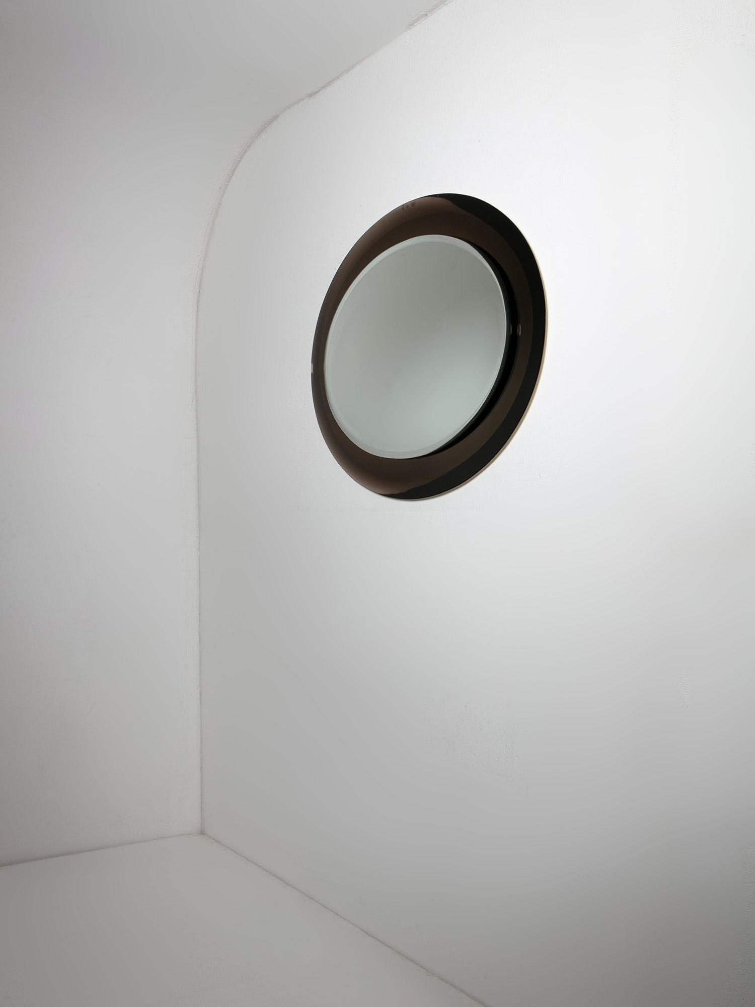 Großer doppelt abgeschrägter ovaler Wandspiegel, Metalvetro Galvorame, Italy, 1970er Jahre im Zustand „Relativ gut“ im Angebot in Milan, IT