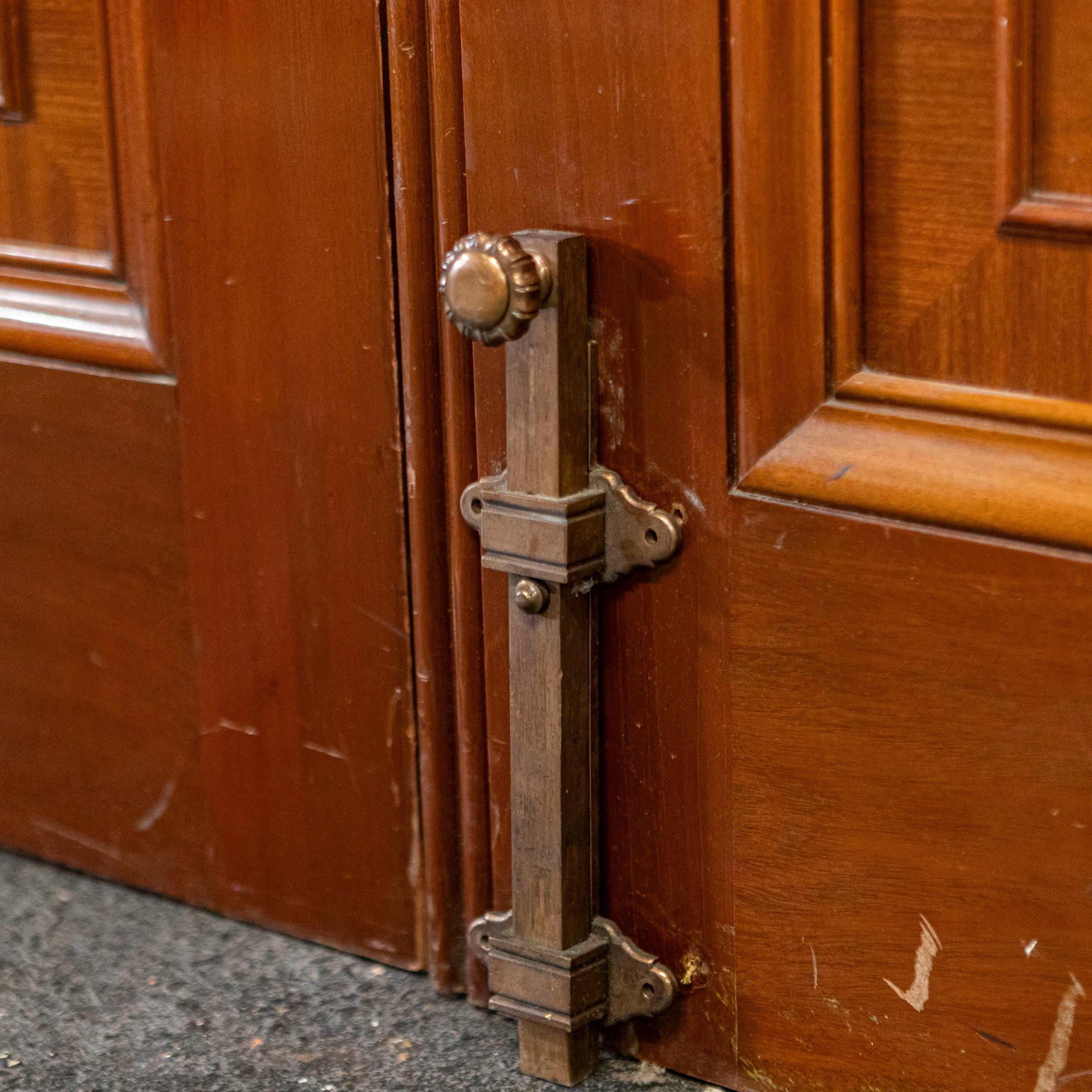 Divisorio per ambienti a due ante di grandi dimensioni  Da Clothworkers' Hall Londra In condizioni buone in vendita a Ware, GB