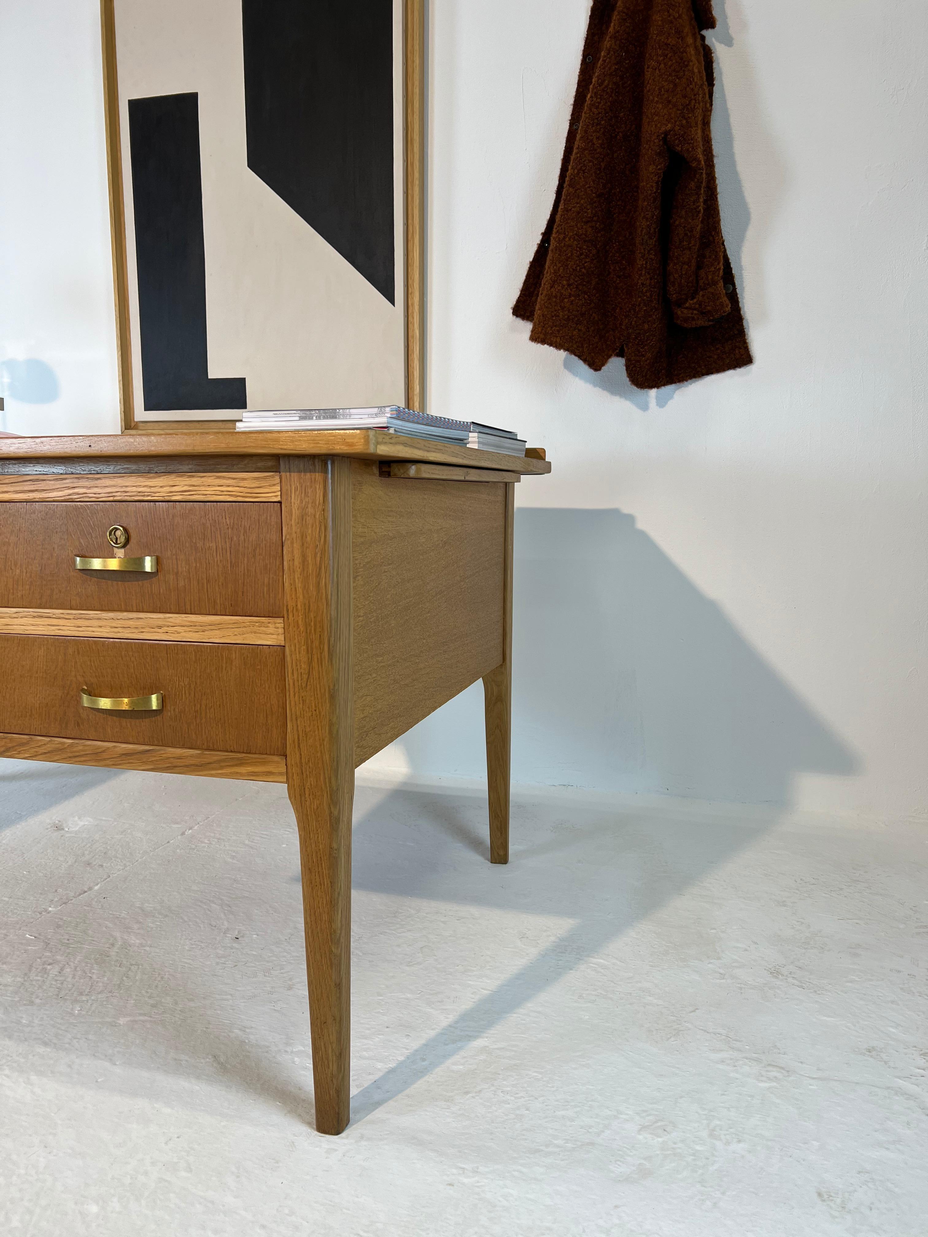 Large Double Face Desk in Oak, 1950's In Good Condition For Sale In LYON, FR