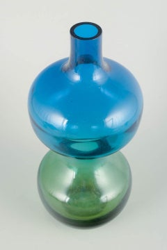 Large double-gourd vase in art glass. Scandinavia, 1970s