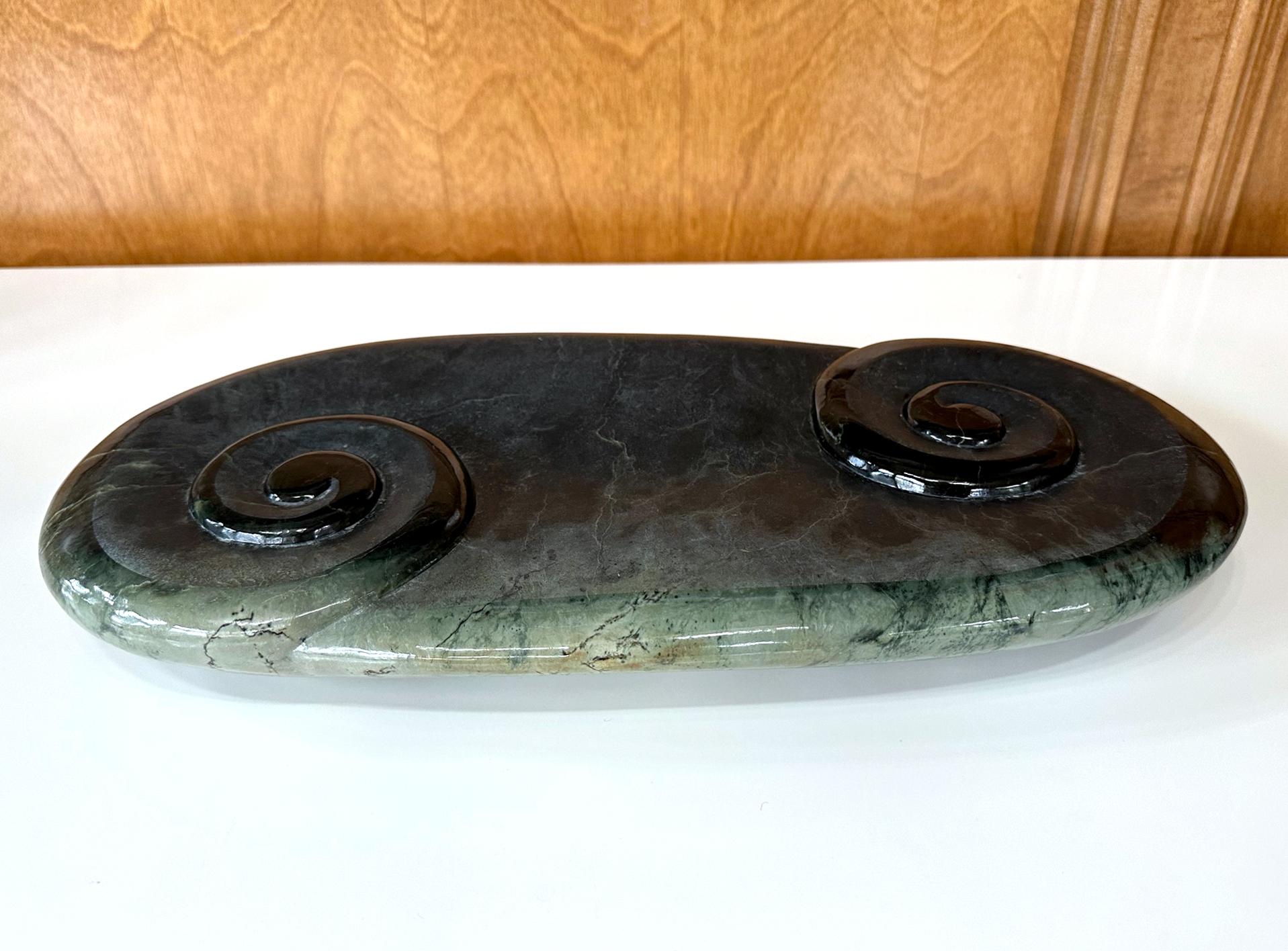Late 20th Century Large Double Kuro Jade Māori Sculpture from New Zealand For Sale
