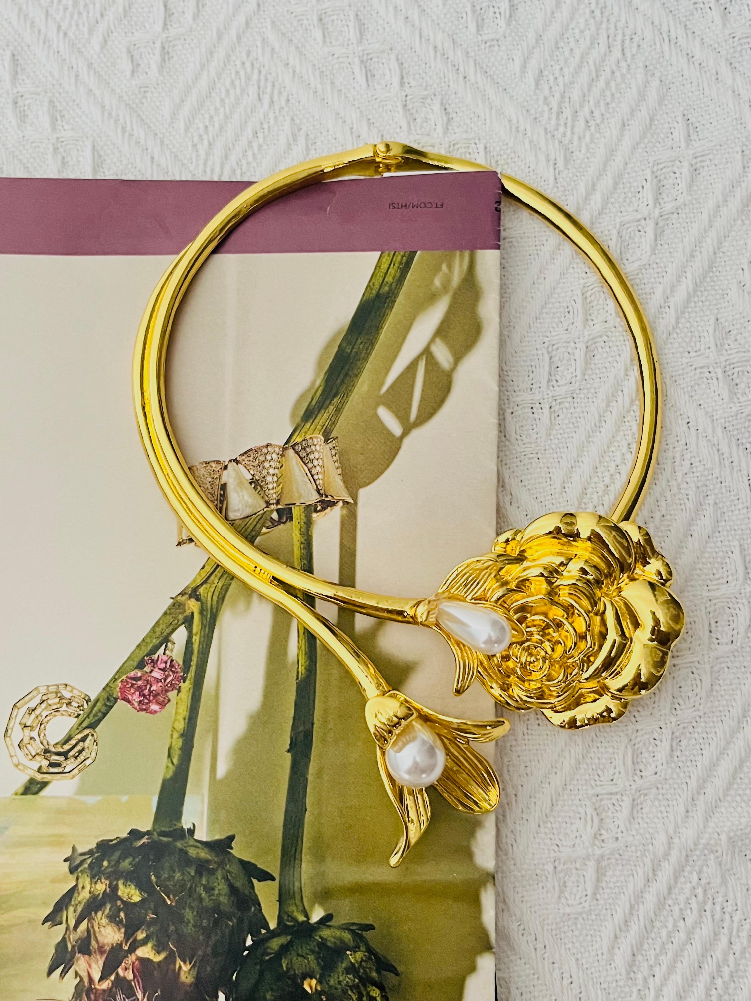 Art Déco Ciondolo di perle di giglio doppio grande, fiore di camelia, collana elegante, collare e girocollo in vendita