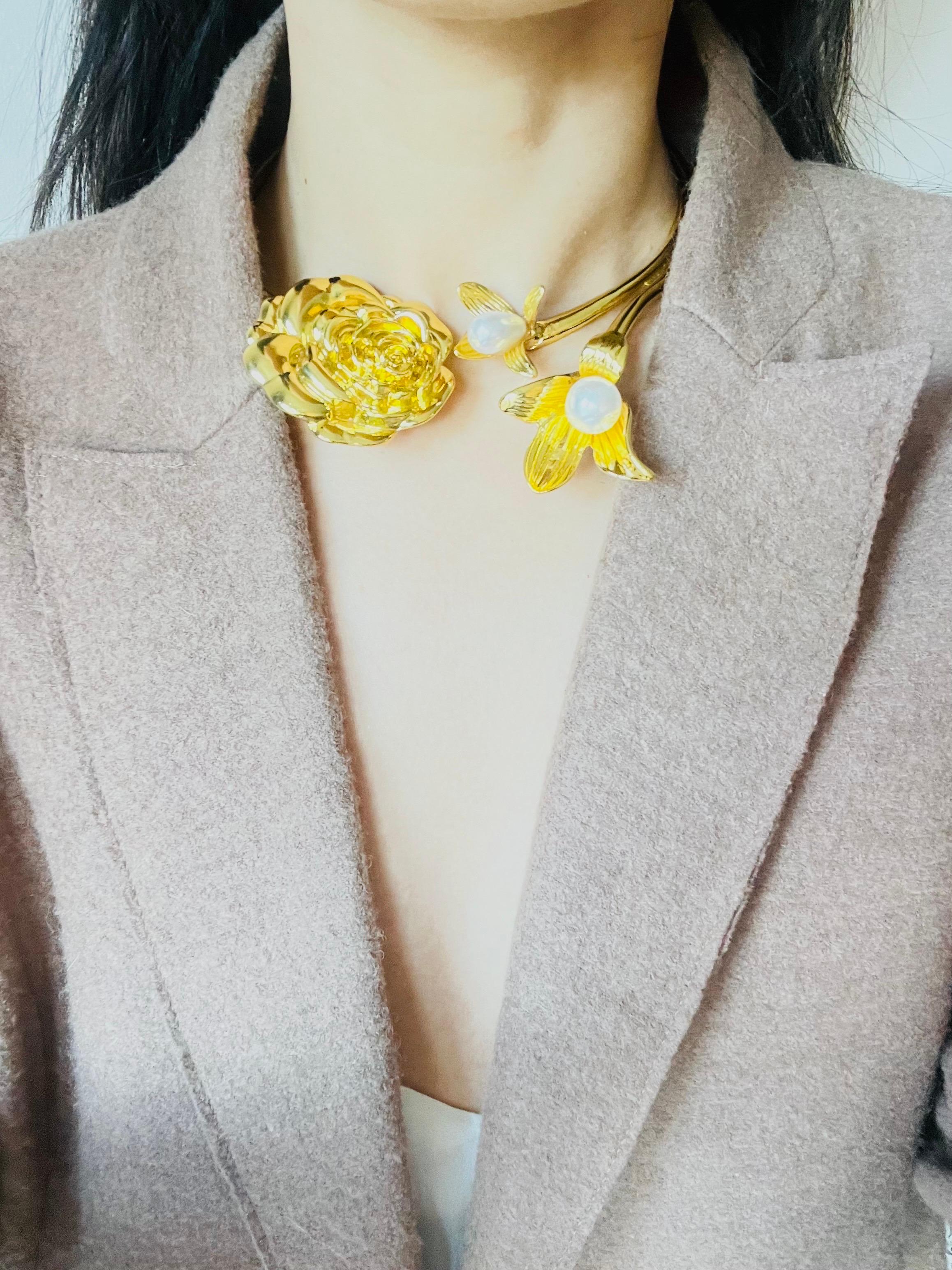 da uomo o donna Ciondolo di perle di giglio doppio grande, fiore di camelia, collana elegante, collare e girocollo in vendita