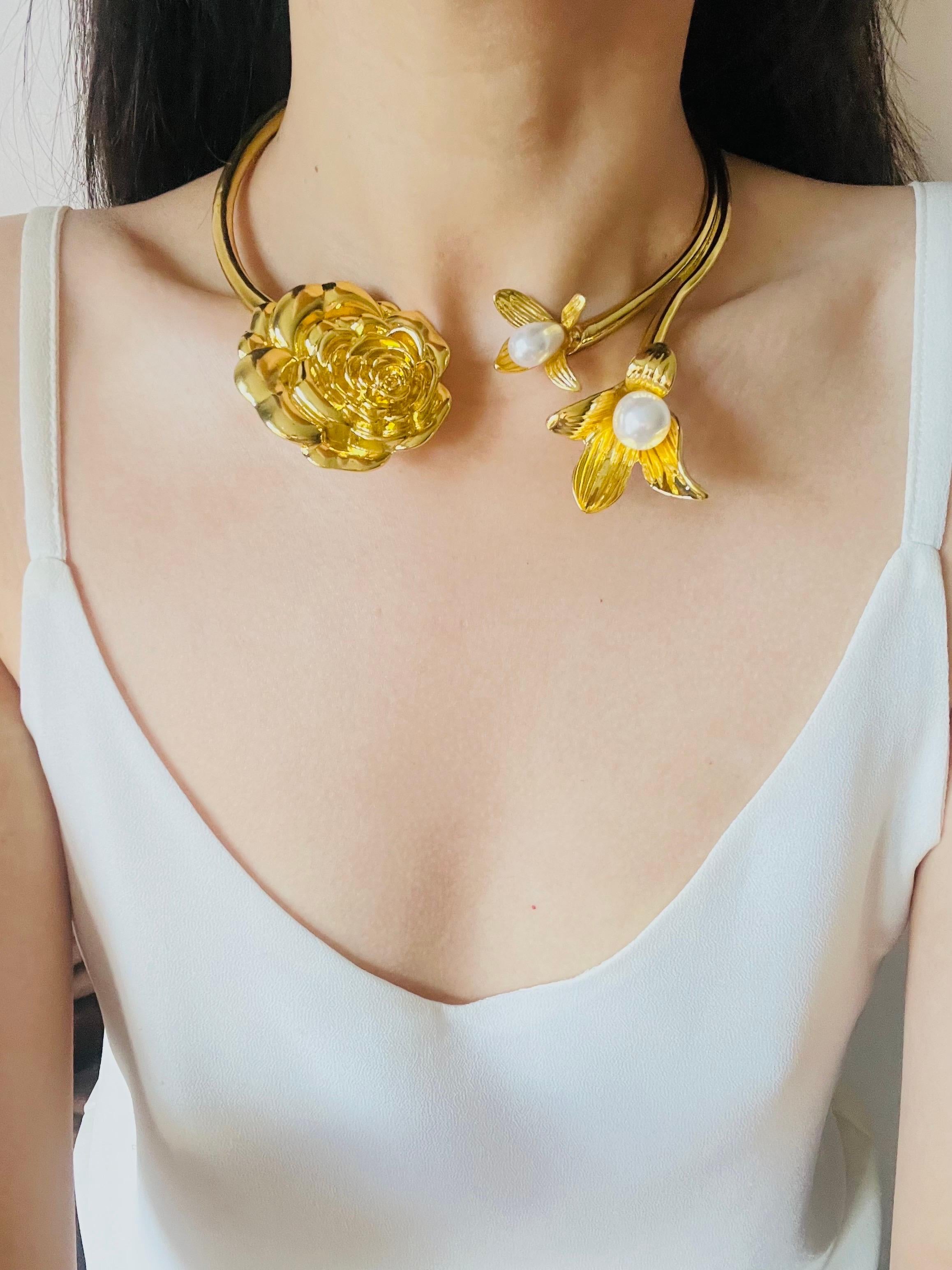 Ciondolo di perle di giglio doppio grande, fiore di camelia, collana elegante, collare e girocollo in vendita 2