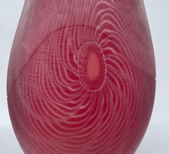 Grande vaso a doppio collo in vetro di Murano intagliato a battuto di Alberto Dona in rosso