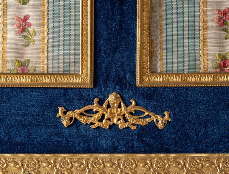 Large double photo frame, Napoleon III period
Large double gilt bronze and blue silk photo frame, Louis XVI style, Napoleon III period.
In perfect condition.
Measures: H: 30 cm, W: 34 cm, D: 2 cm
3042.