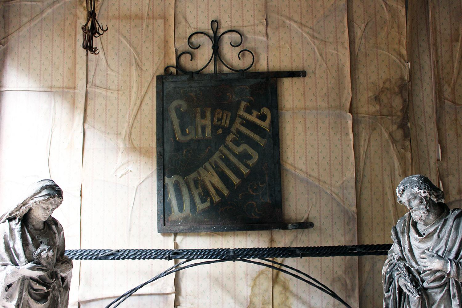 Large Double Sided Cast Iron French Sign Written Trade Sign Ch en Dentiste 14