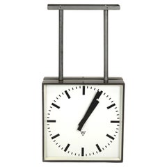 Gran reloj ferroviario de doble cara de Pragotron, años 80