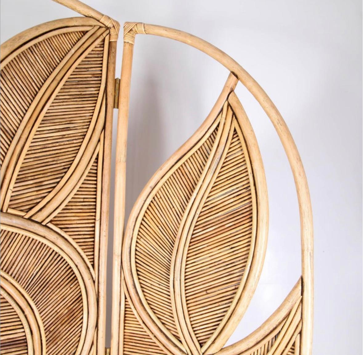 Europeo Grande divisorio per ambienti a forma di foglia in rattan a doppia faccia in vendita