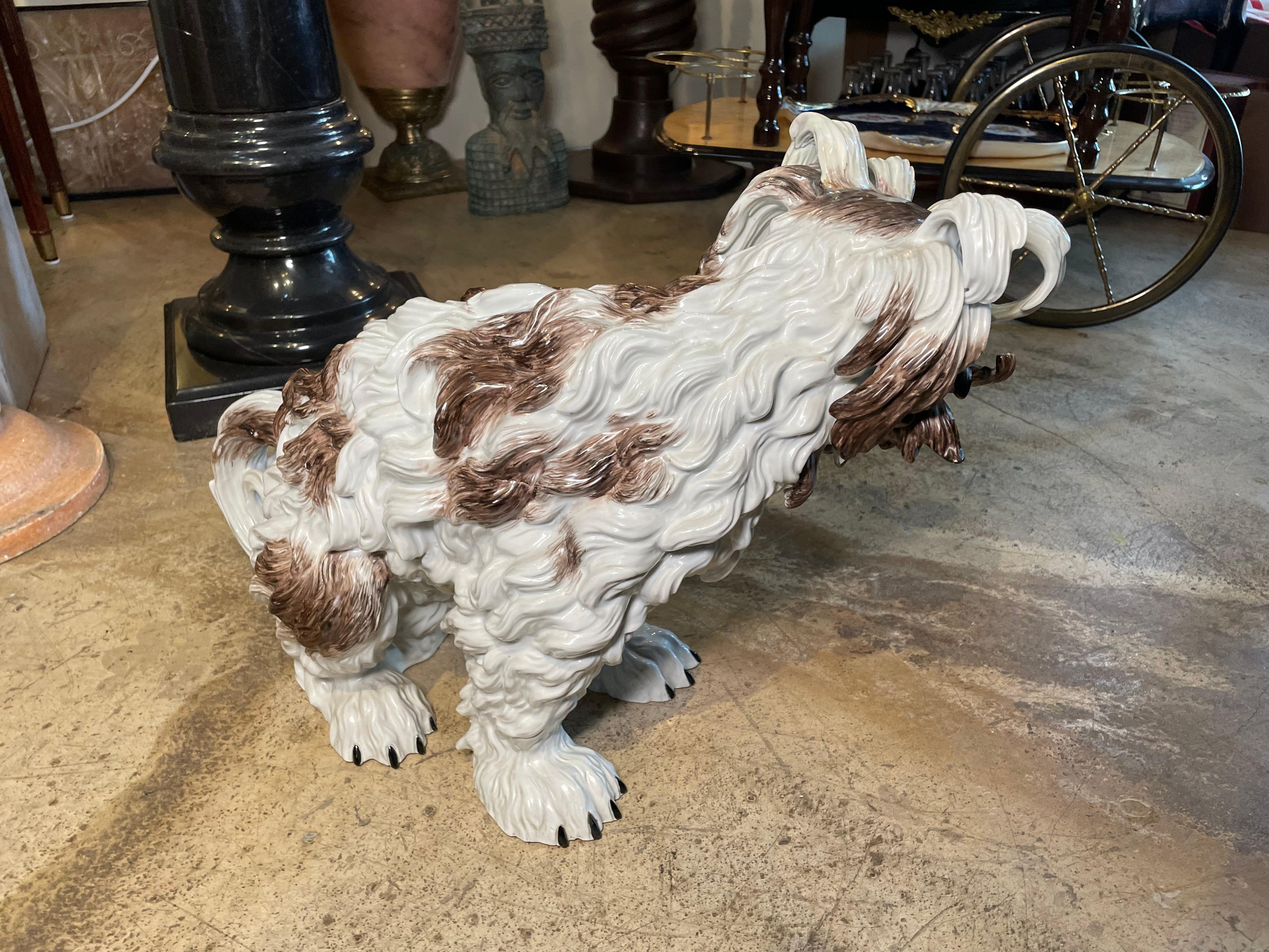 Perro Boloñés Grande de Dresden Porcelain en Bueno estado para la venta en Guaynabo, PR
