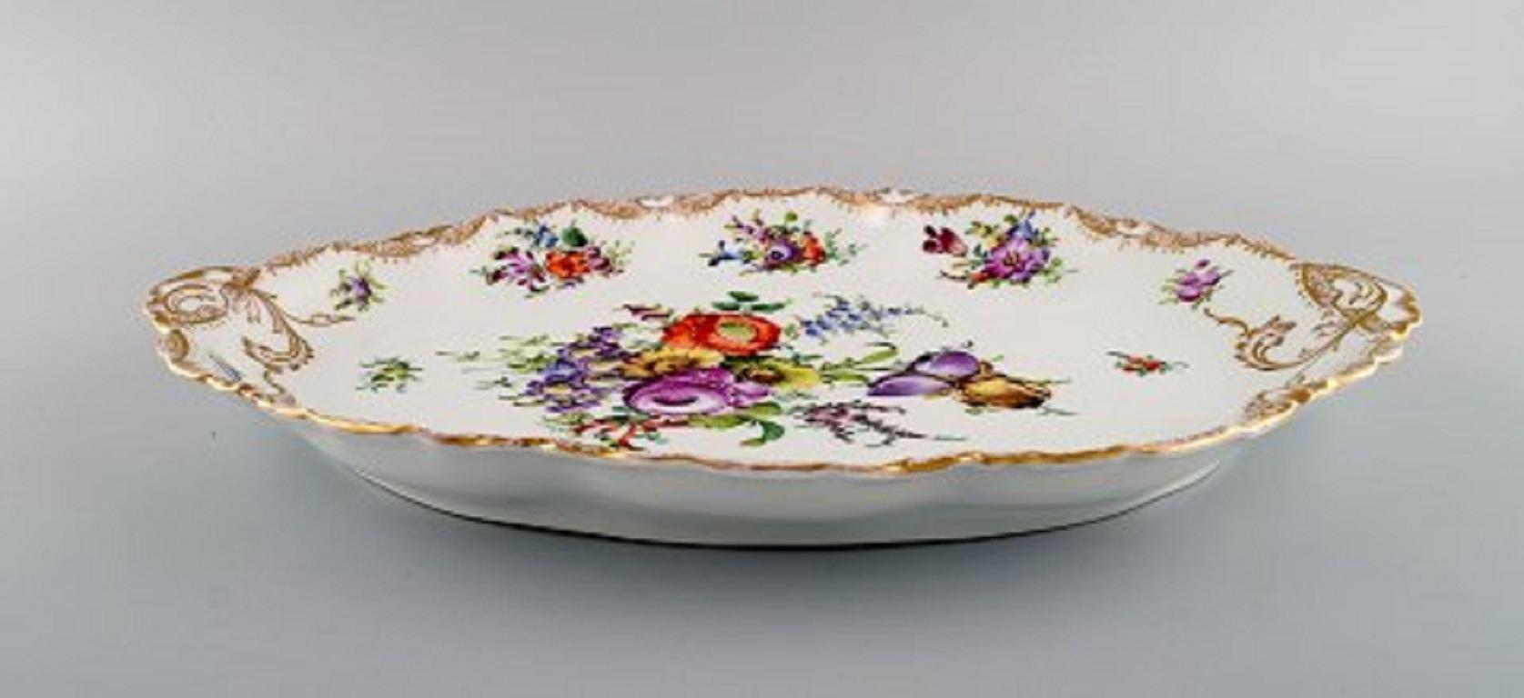 Large Dresden Serving Dish in Hand Painted Porcelain with Floral Motifs In Excellent Condition In Copenhagen, DK