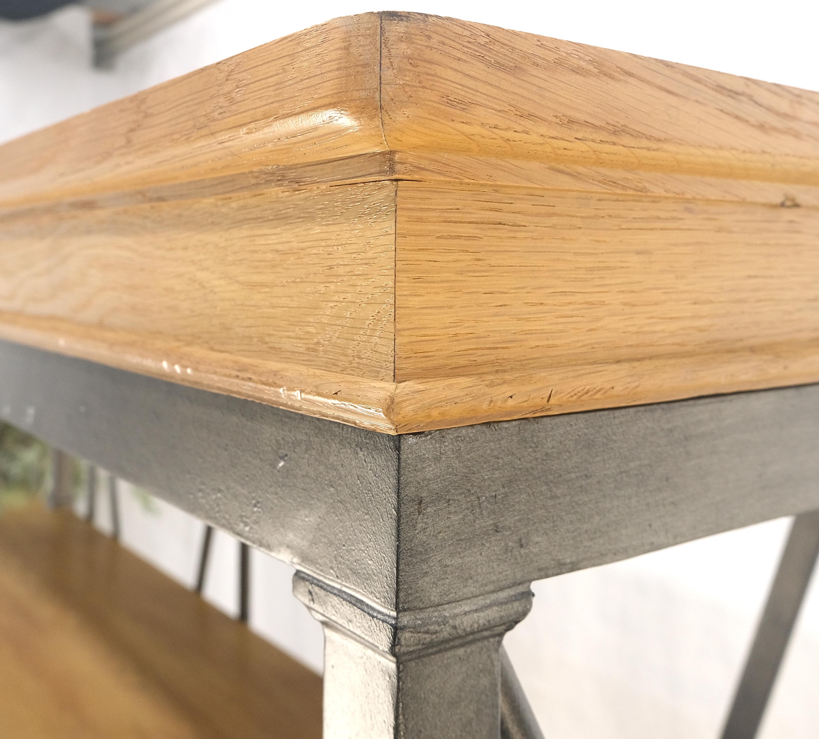 Acciaio Scaffali grandi in Oak Drexel larghi 5', scaffali in ferro per panettiere  Console a 3 cassetti MINT in vendita