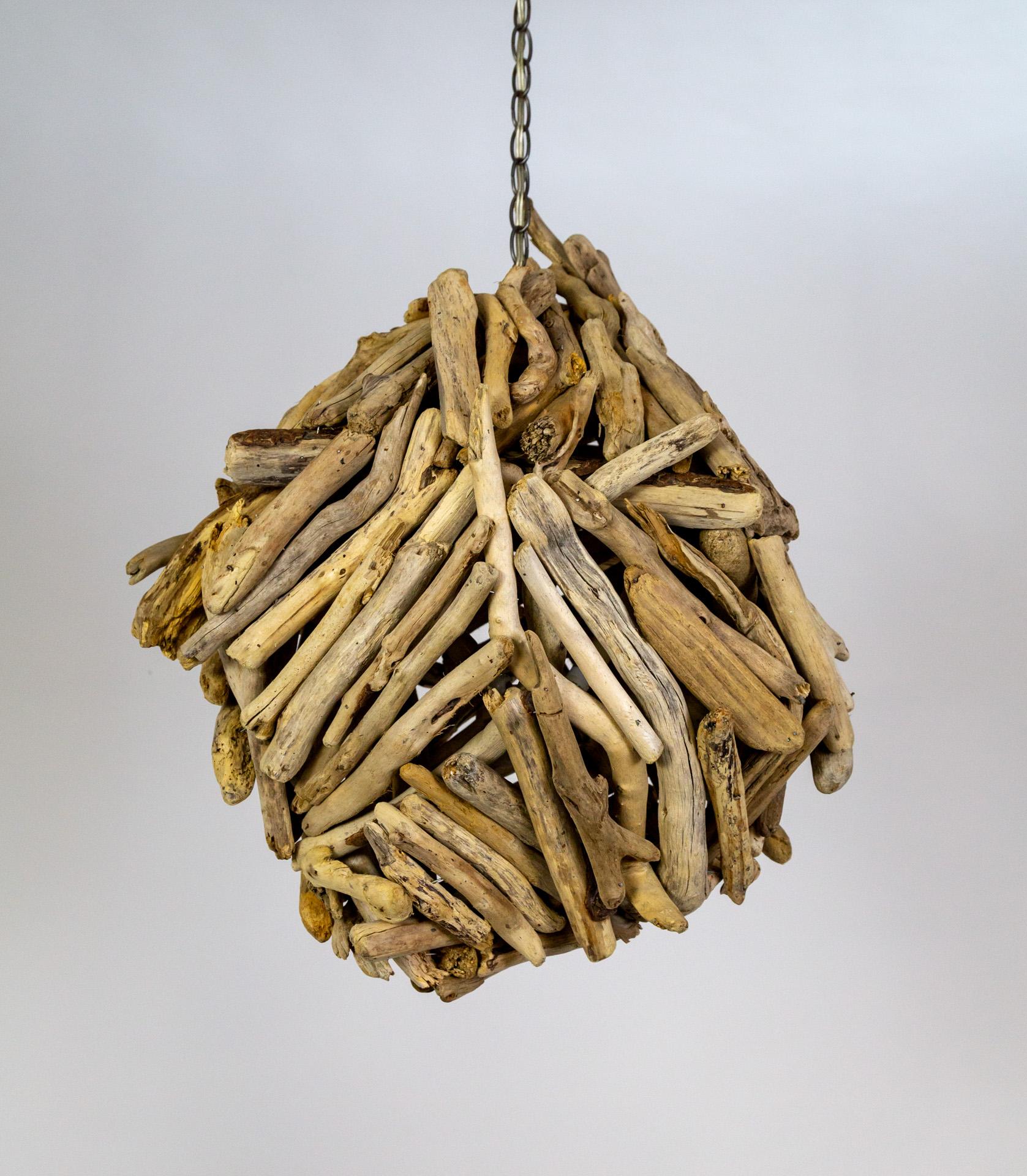 Lámpara colgante grande de madera de deriva Moderno orgánico en venta