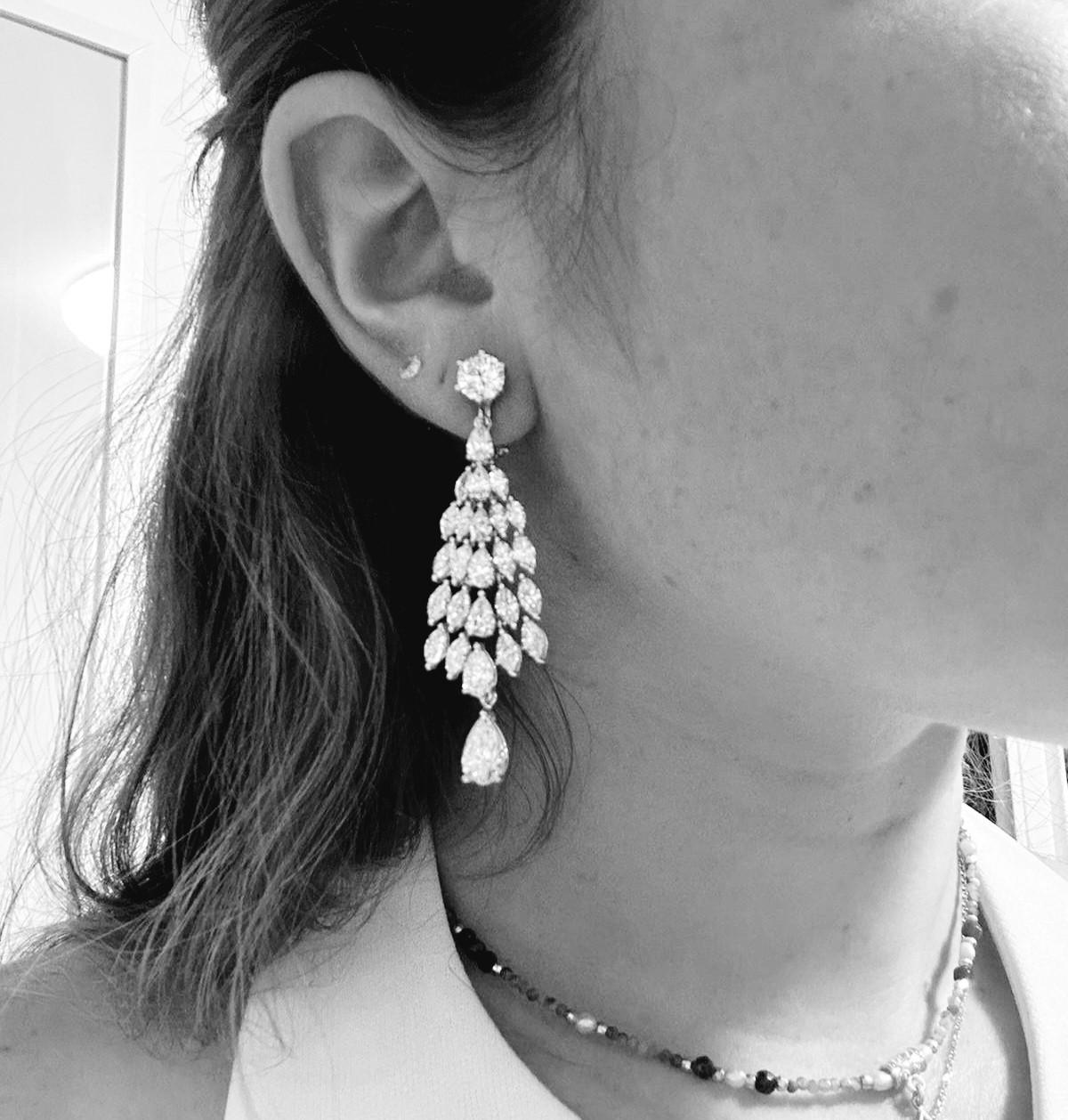 Large Drop Natural Diamond Earrings Women, White Gold, Wedding Diamond Earrings In New Condition For Sale In Ramat Gan, IL