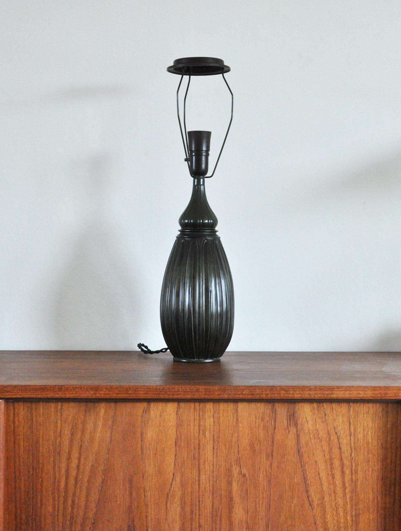 Large drop shaped Just Andersen table lamp in disko metal, an alloy of lead and antimony invented by Just Andersen and named after his birthplace the Disko Bay in Greenland.

Just Andersen (1884-1943) is a fine representative of modern Danish