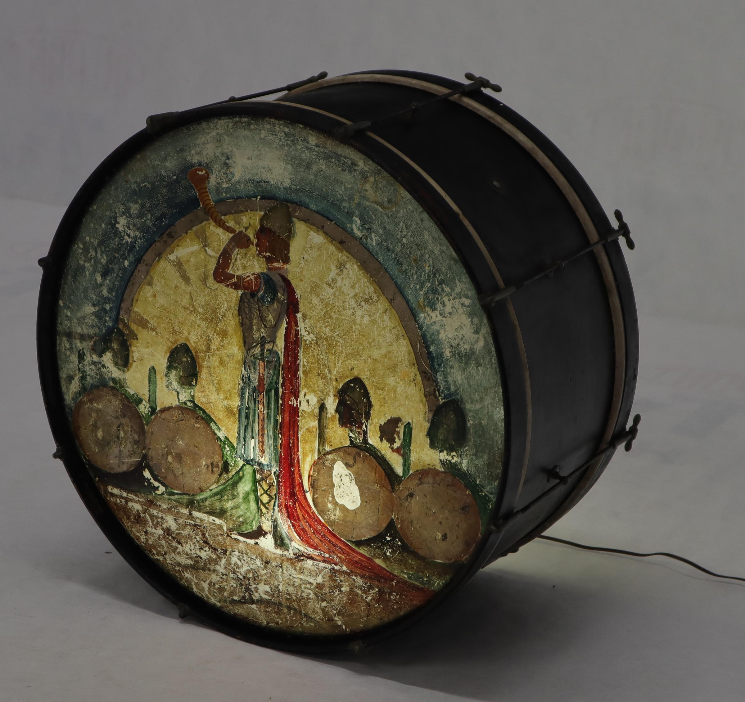 Grand luminaire à tambour peint et converti en lampe en vente 6
