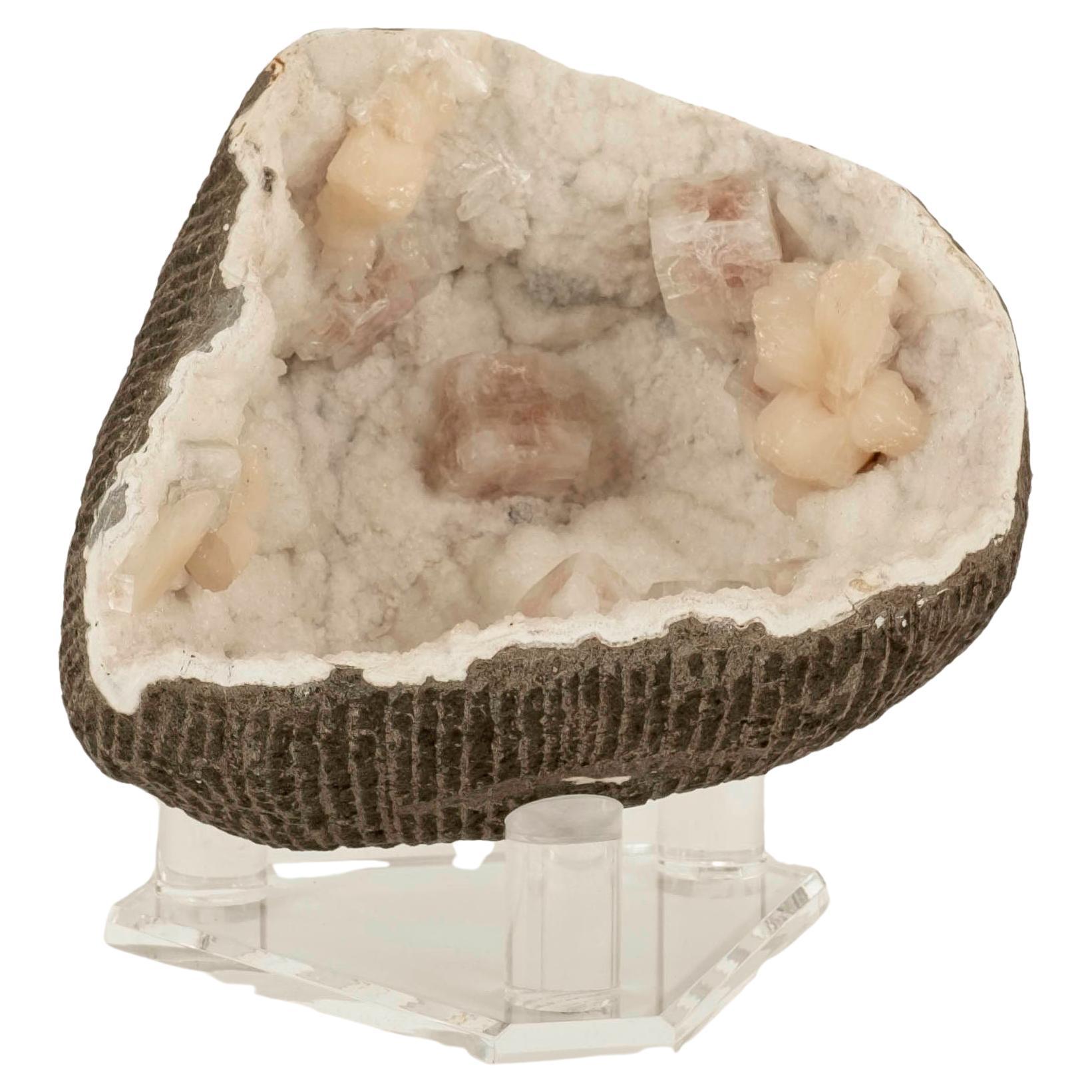 Grande Géode Druzy avec Apophyllite Rose Rouge Spécimen Minéral en vente