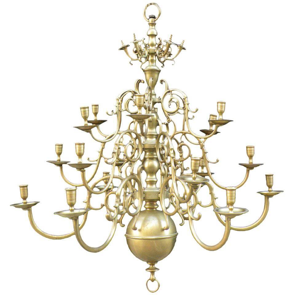 Grand Lustre en Laiton de Style Baroque Néerlandais à 18 Lumières en vente