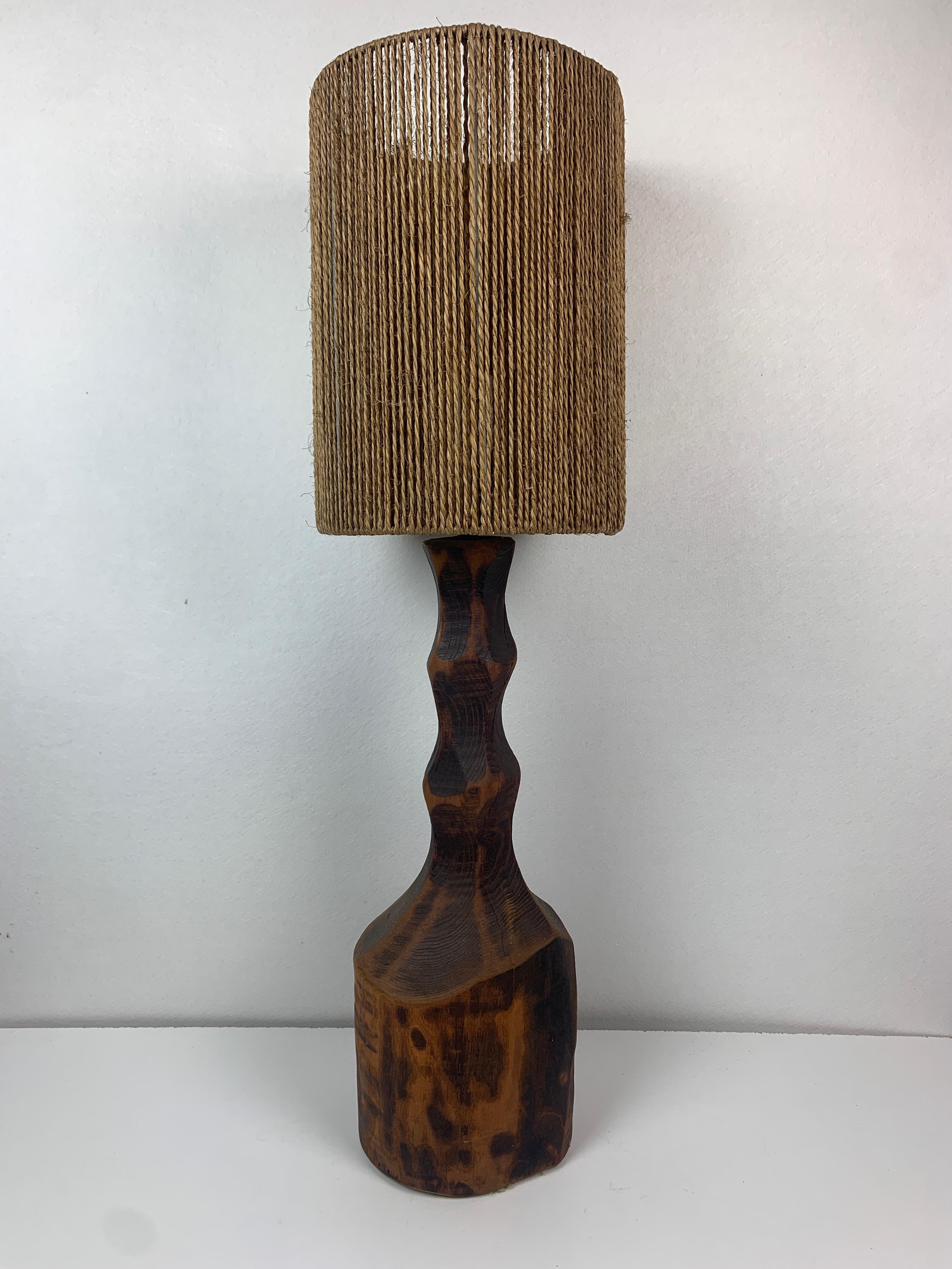 Gorgeous large brutalist table lamp with sisal shade, Dutch ca 1960s ( 90 cm ). The lamp base itself measures 61 cm including the fitting, the sisal shade has a diameter of 26 cm with no rope missing. The lamp furthermore is in great working