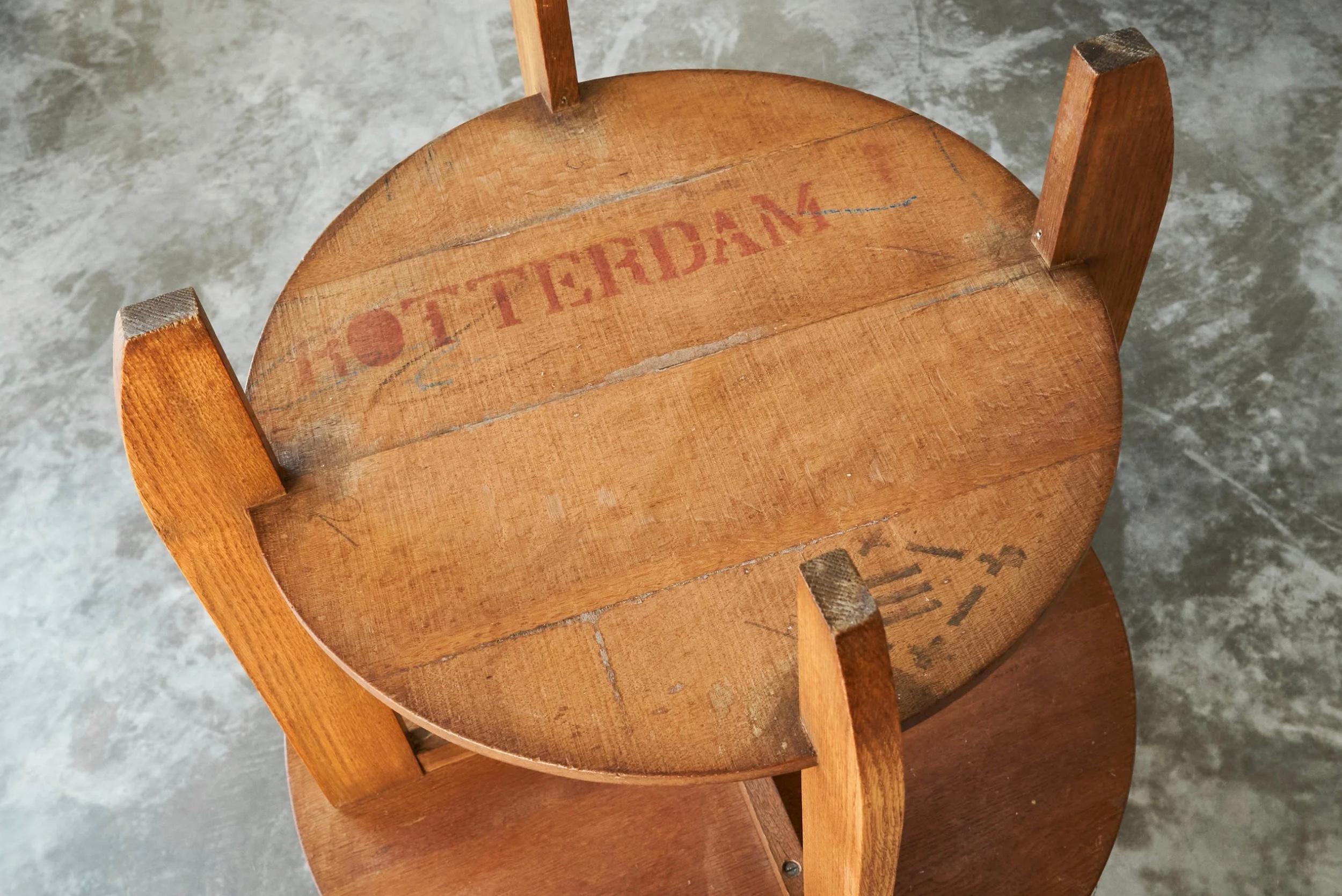 Grand centre hollandais, table d'appoint ou table de guéridon en chêne massif années 1940 en vente 4