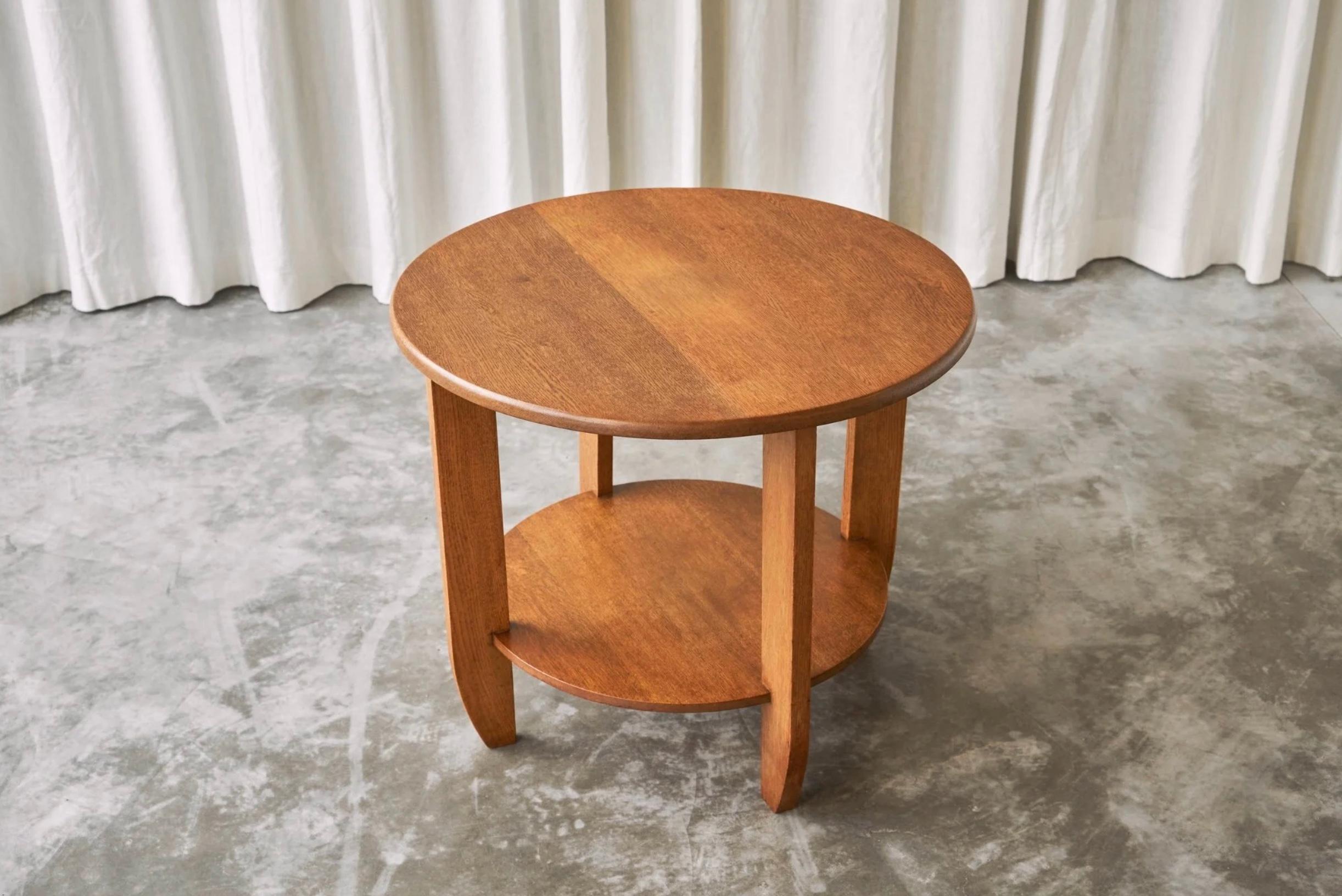 Art déco Grand centre hollandais, table d'appoint ou table de guéridon en chêne massif années 1940 en vente