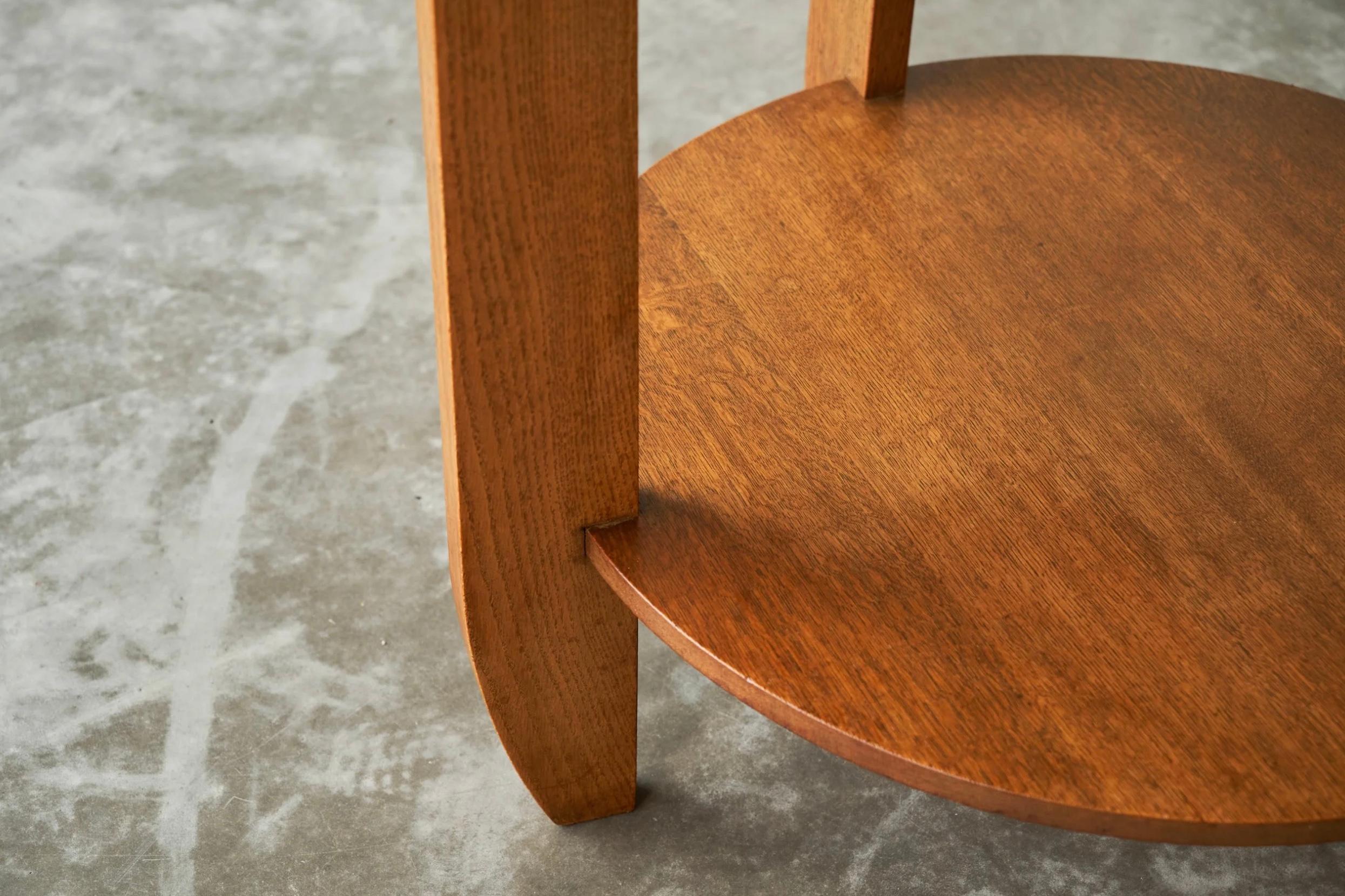 Grand centre hollandais, table d'appoint ou table de guéridon en chêne massif années 1940 Bon état - En vente à Meer, VAN