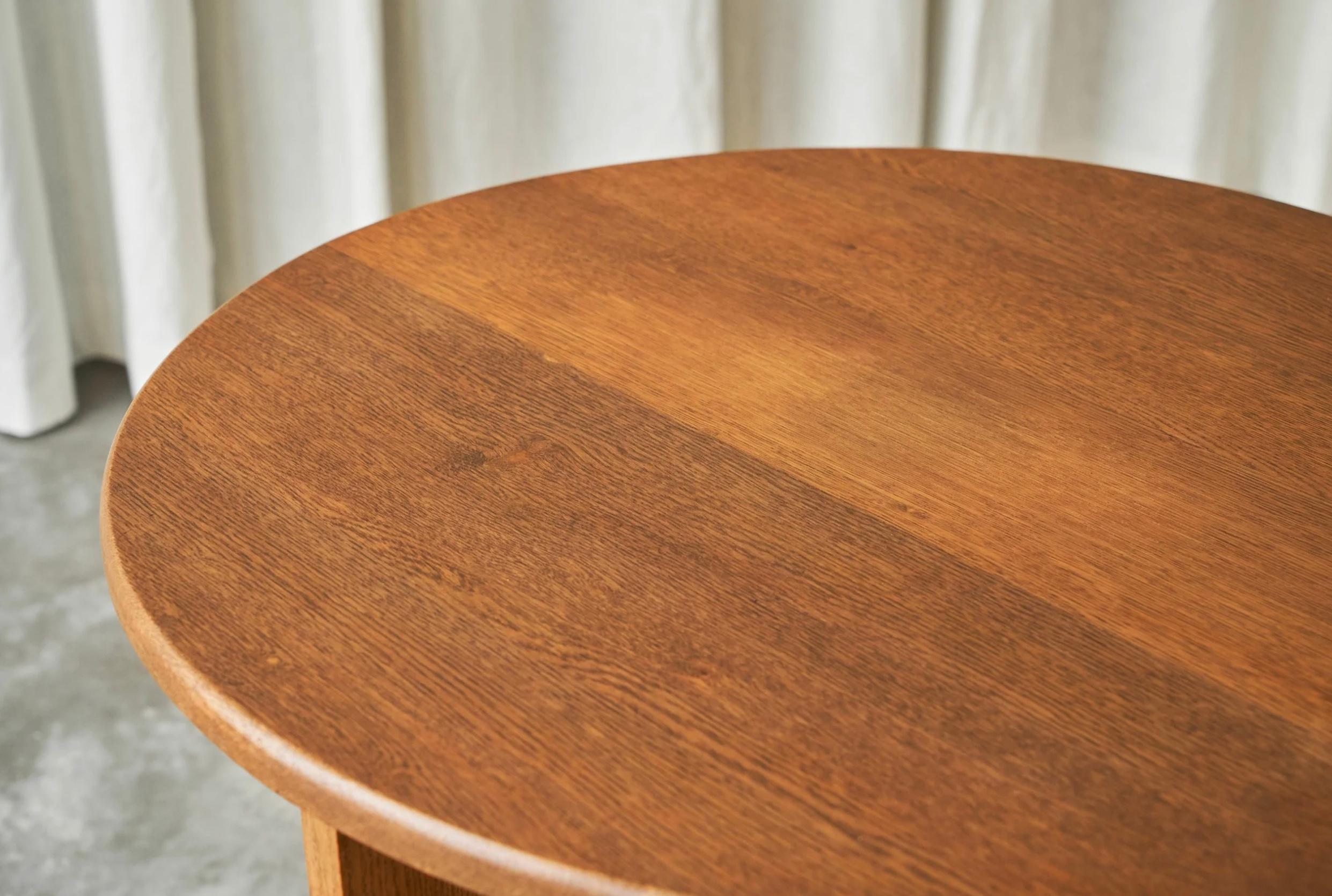 Chêne Grand centre hollandais, table d'appoint ou table de guéridon en chêne massif années 1940 en vente