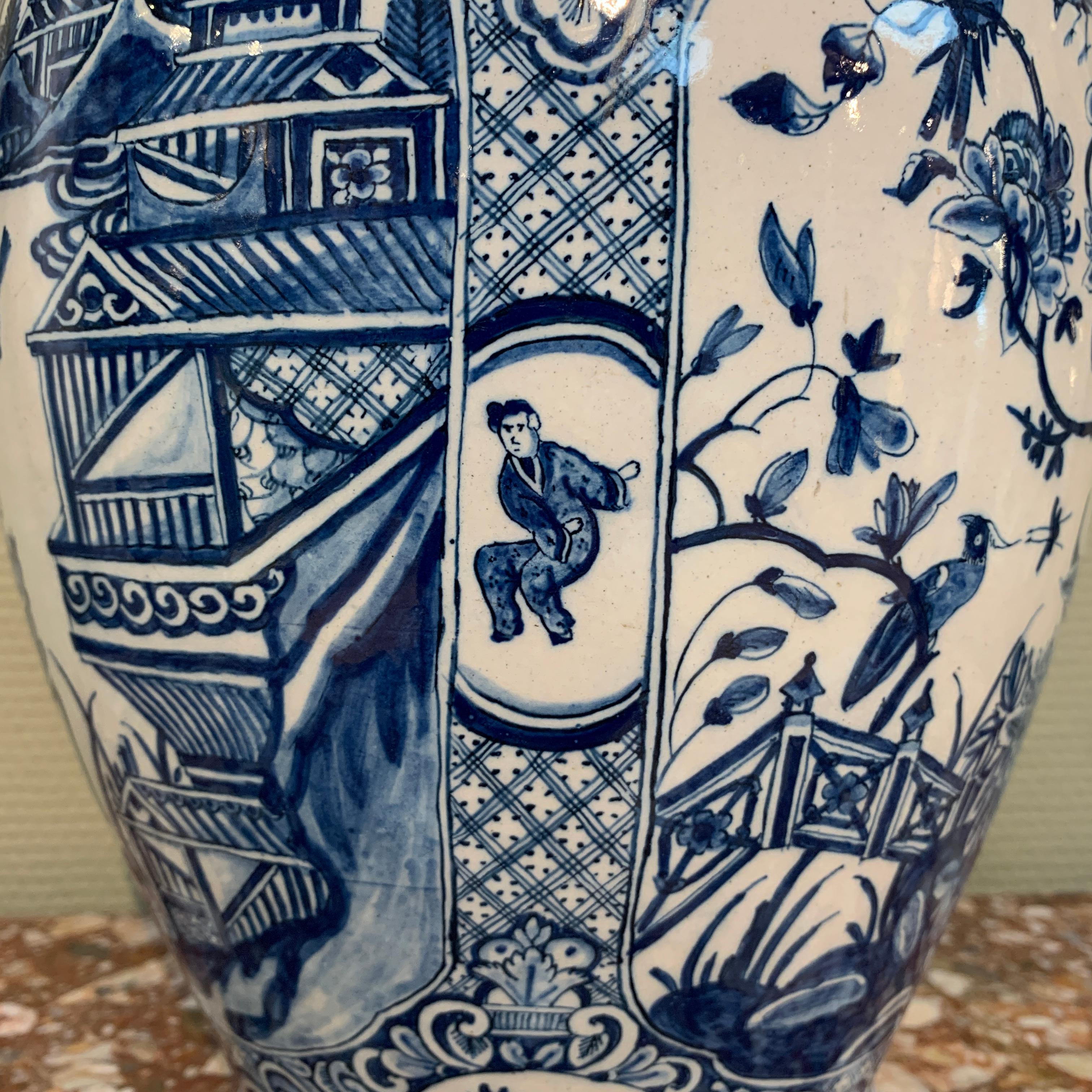 Large Dutch Delft Blue and White Chinoiserie Vase, Early 18th Century In Good Condition In AMSTERDAM, NH