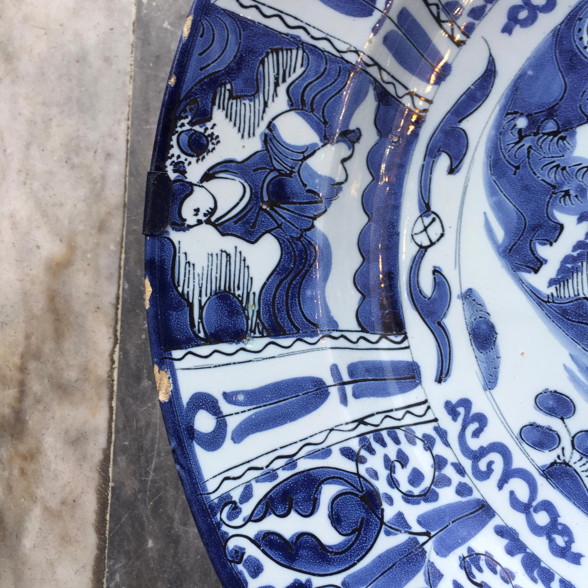 Large Dutch Delft Charger with Chinoiserie Decor in Wanli Style, 17th Century For Sale 3
