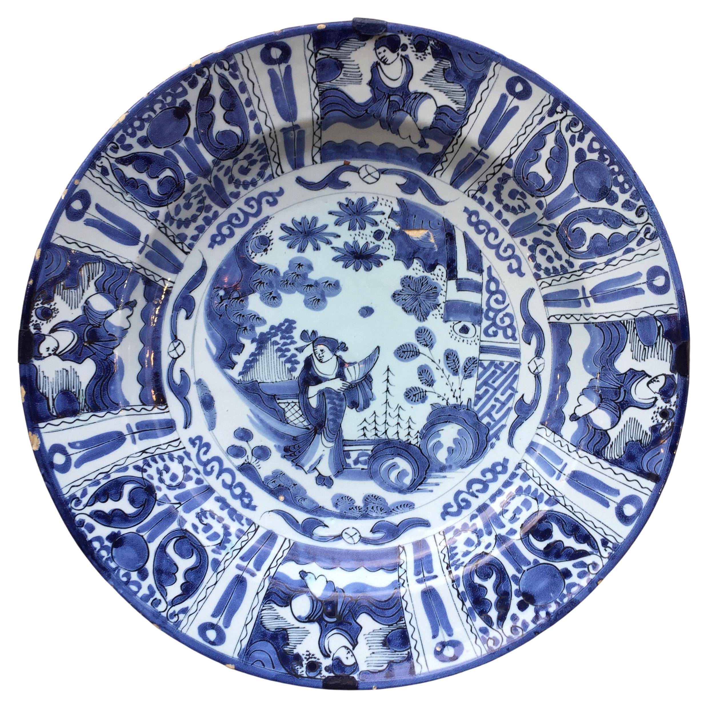 Large Dutch Delft Charger with Chinoiserie Decor in Wanli Style, 17th Century For Sale