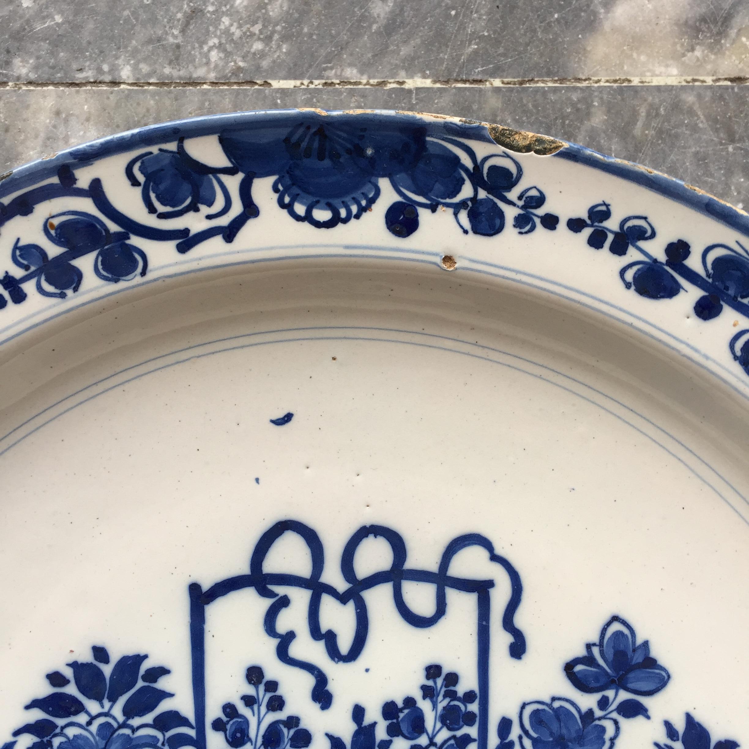 Glazed Large Dutch Delft Charger with Chinoiserie Flower Basket Design, 17th Century For Sale