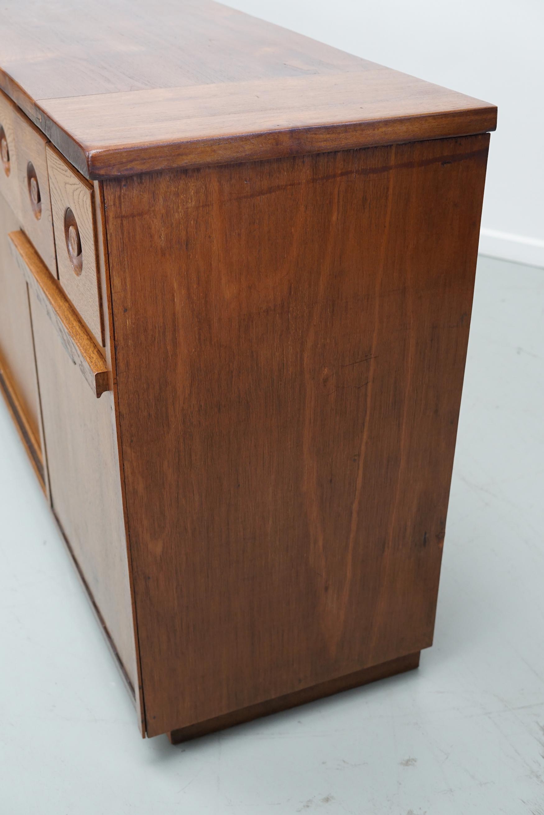 Gran botica industrial holandesa de roble, hacia 1950 en venta 9