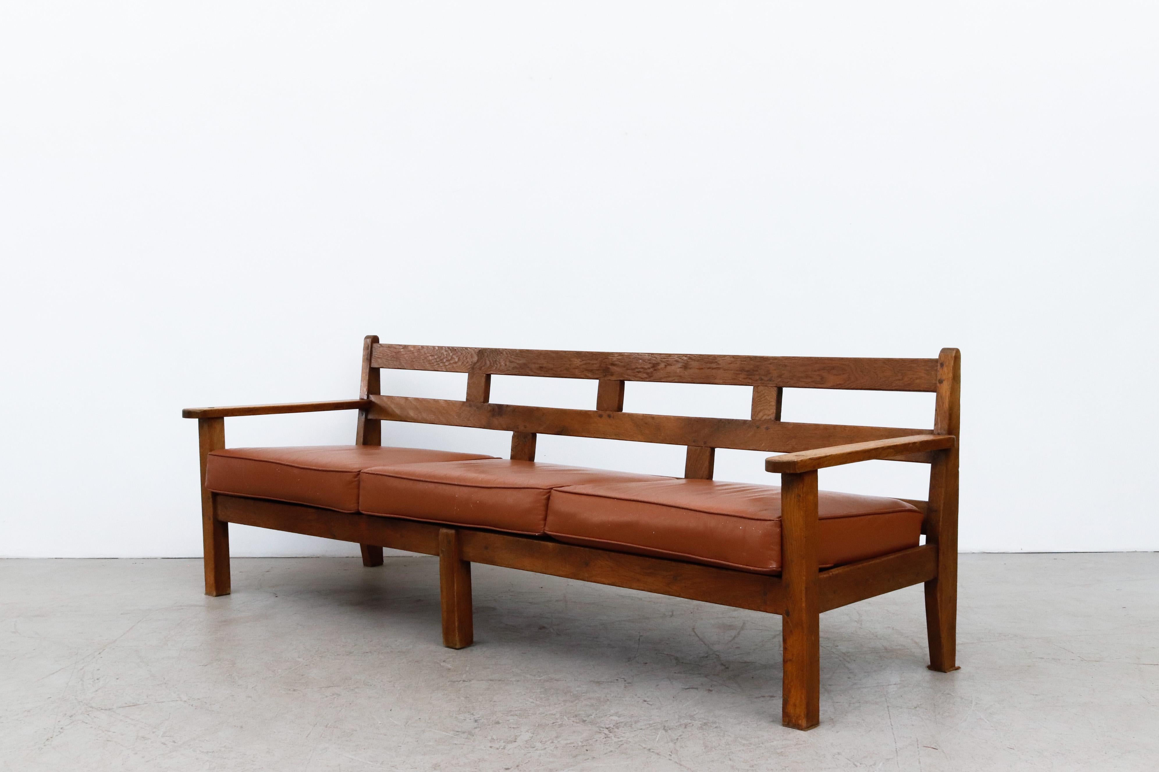 Grand banc en Oak Oak avec coussin d'assise en cuir Brown Bon état - En vente à Los Angeles, CA