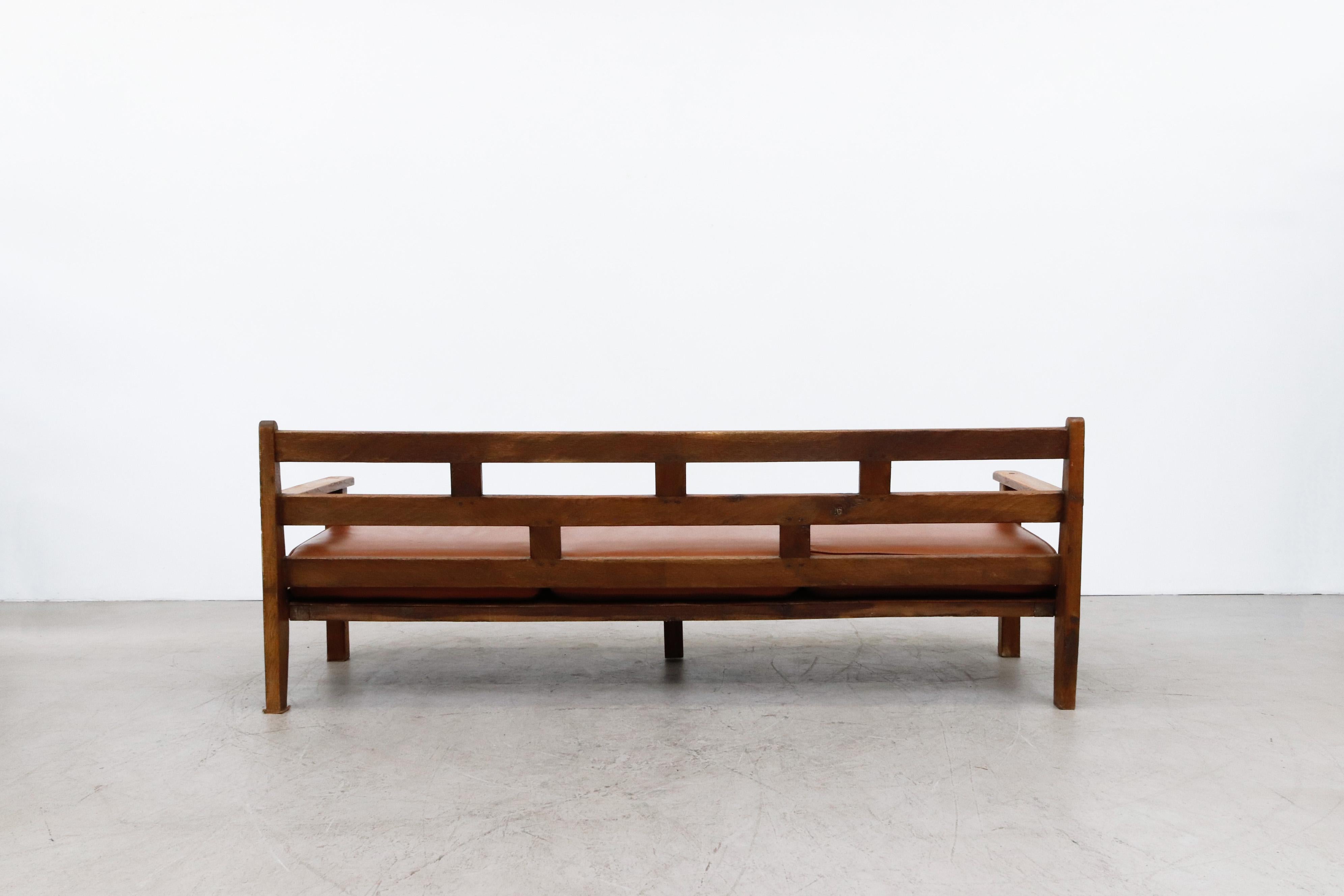 1960s Large Dutch Oak Bench with Brown Leather Seat Cushion (Banc en chêne hollandais avec coussin d'assise en cuir Brown) en vente 1