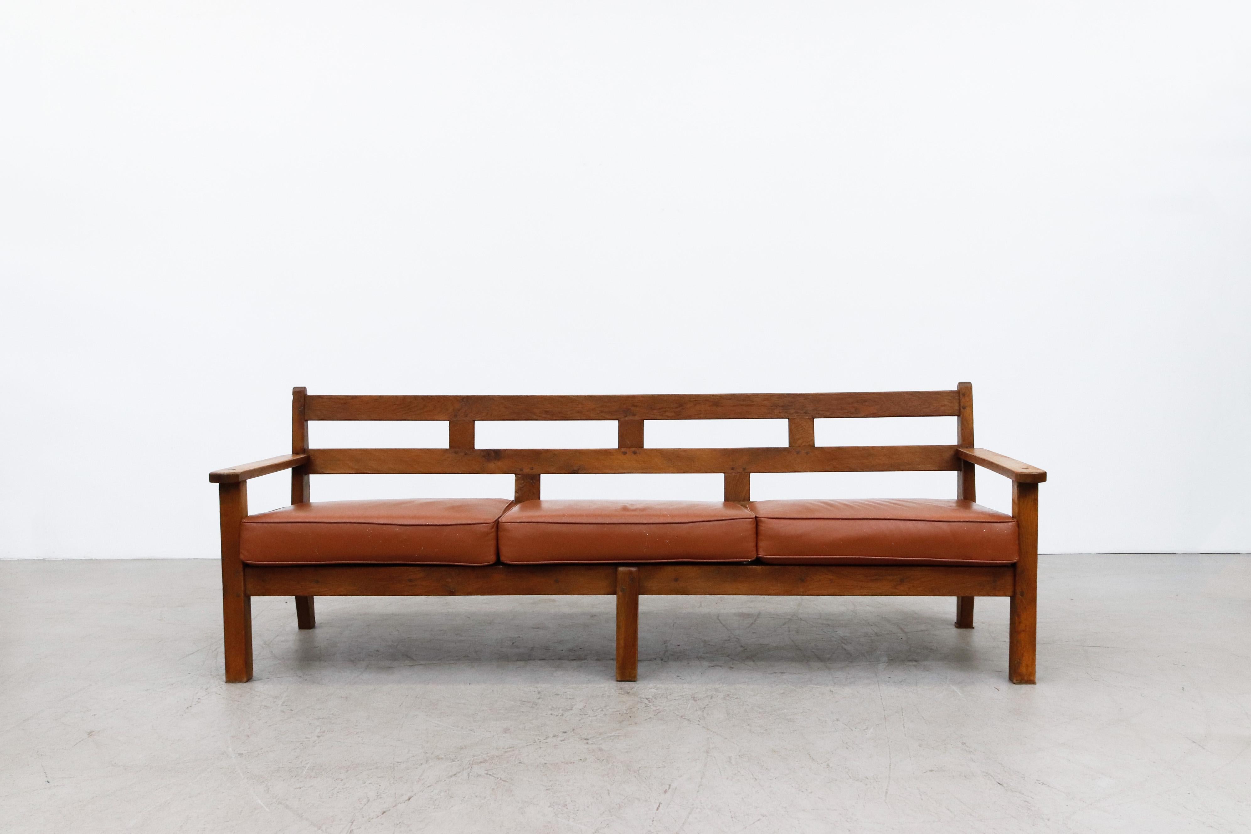 1960s Large Dutch Oak Bench with Brown Leather Seat Cushion (Banc en chêne hollandais avec coussin d'assise en cuir Brown) en vente 2