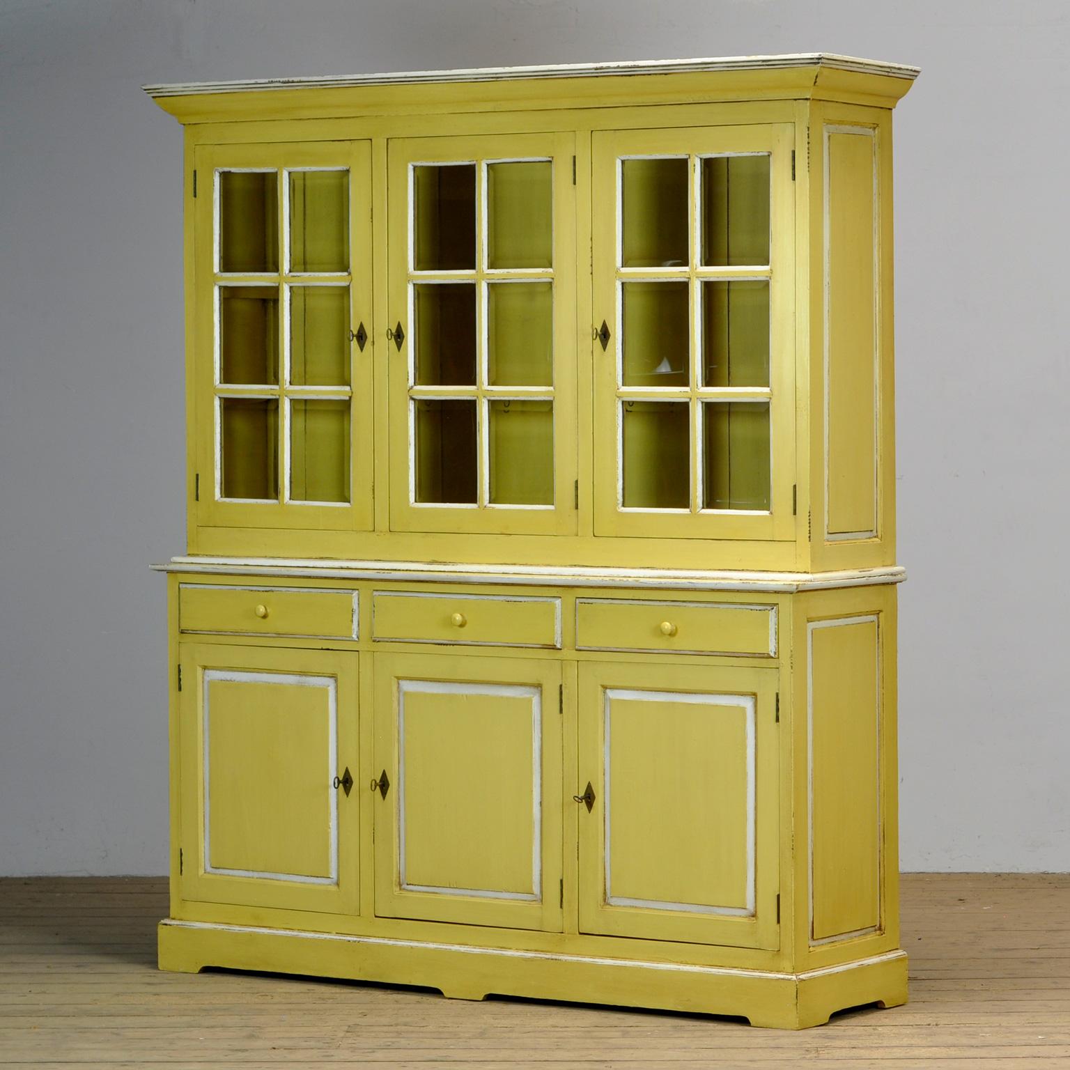 Large Dutch Pine Cupboard, 1940s In Good Condition For Sale In Amsterdam, Noord Holland