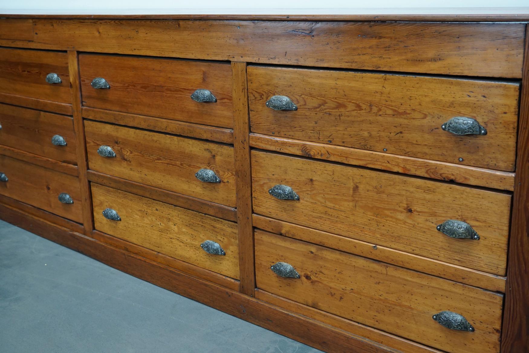 Large Dutch Pitch Pine Bank of Drawers, Early 20th Century In Good Condition In Nijmegen, NL