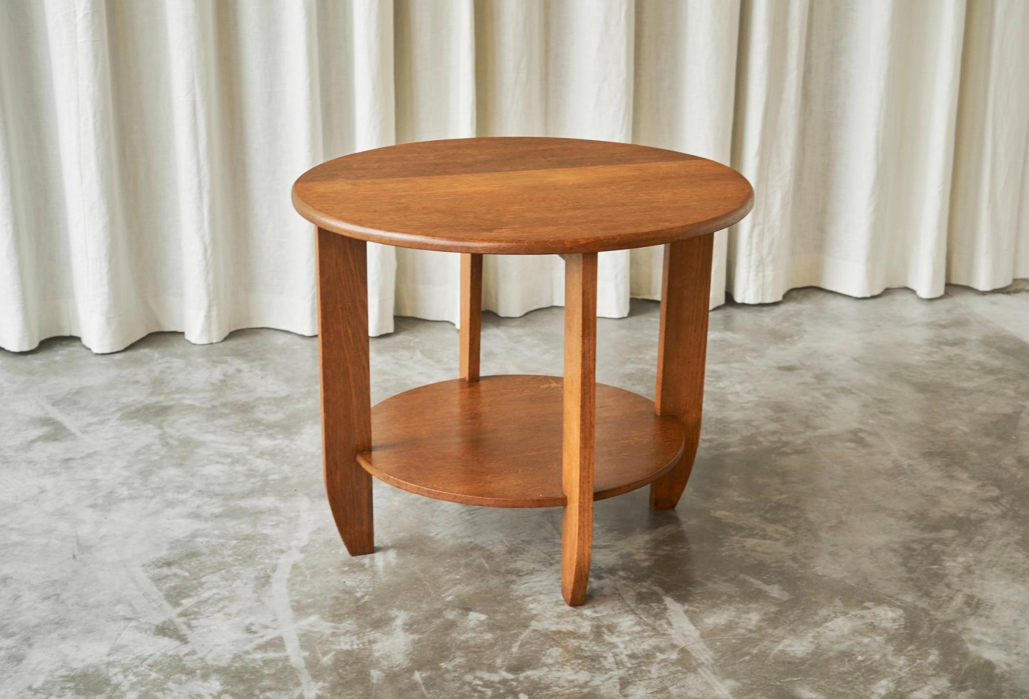Large Dutch Side Table or Gueridon Table in Solid Oak 1940s For Sale 3