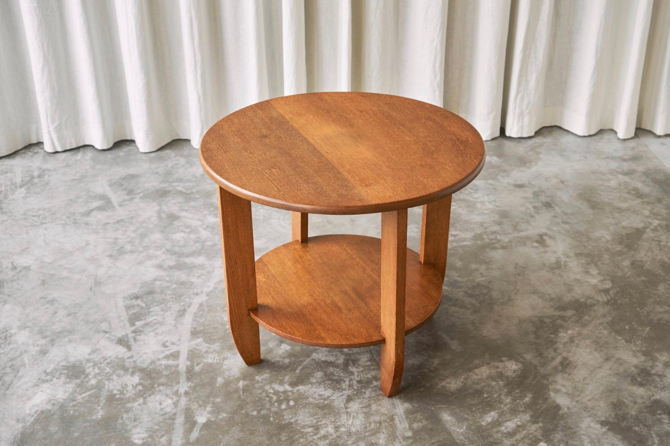 Large Dutch Side Table or Gueridon Table in Solid Oak 1940s For Sale 5