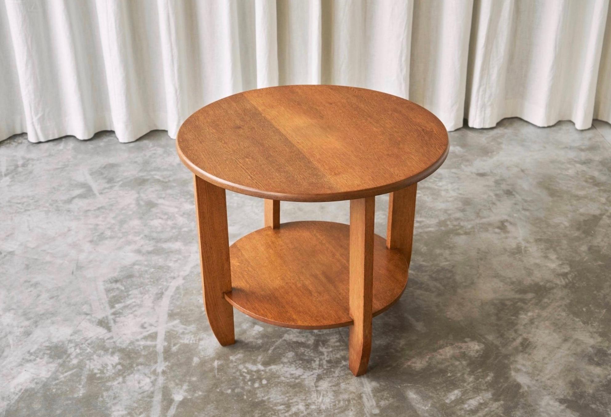 XX secolo Grande tavolino olandese o tavolo Gueridon in legno massiccio di Oak del 1940 in vendita