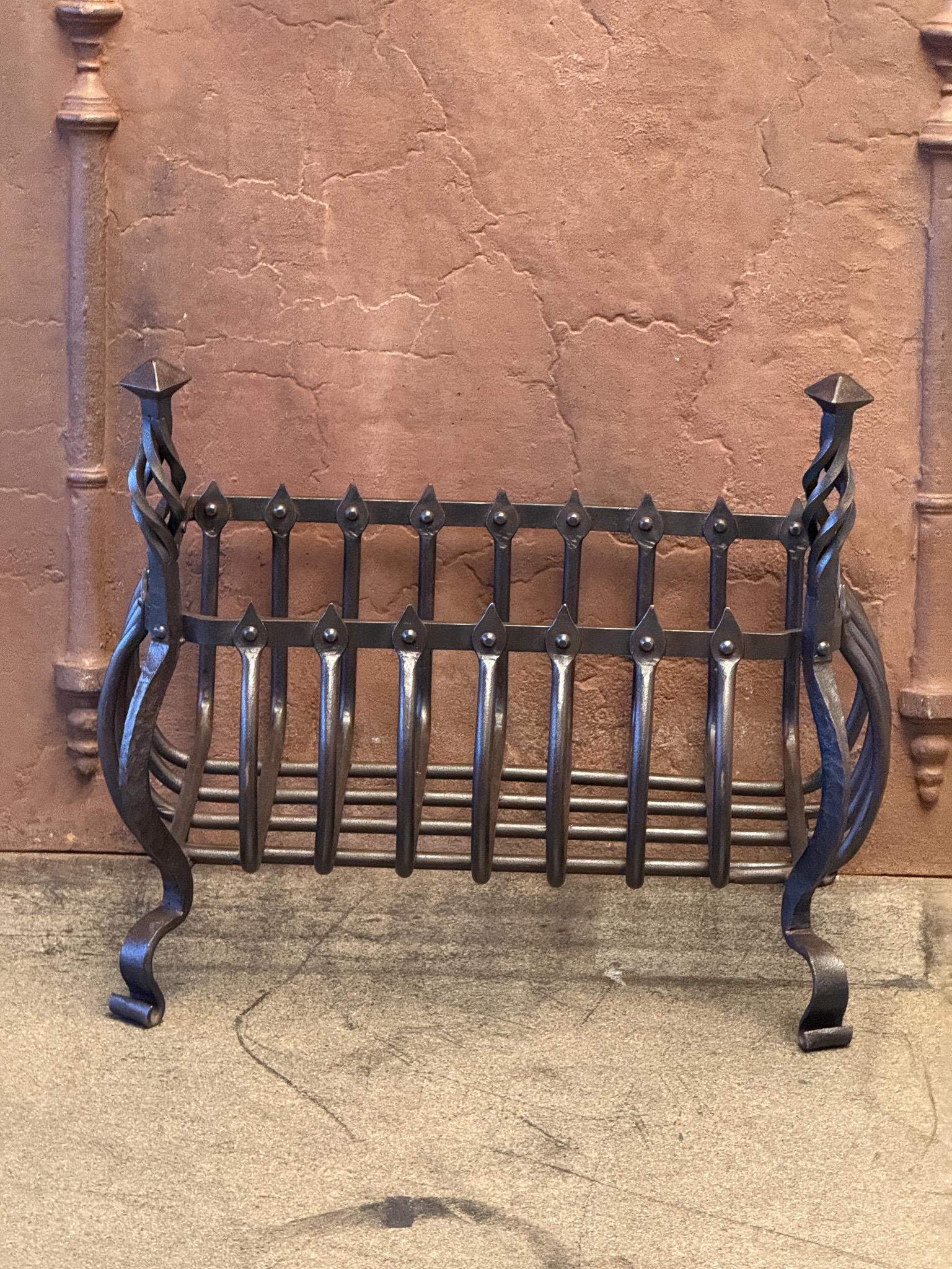 Grand panier de cheminée hollandais victorien du 19e siècle, brasero en fer forgé. Le panier est en bon état et est entièrement fonctionnel.

Ce produit doit être expédié en tant que fret en raison de sa taille et/ou de son poids (volumétrique).