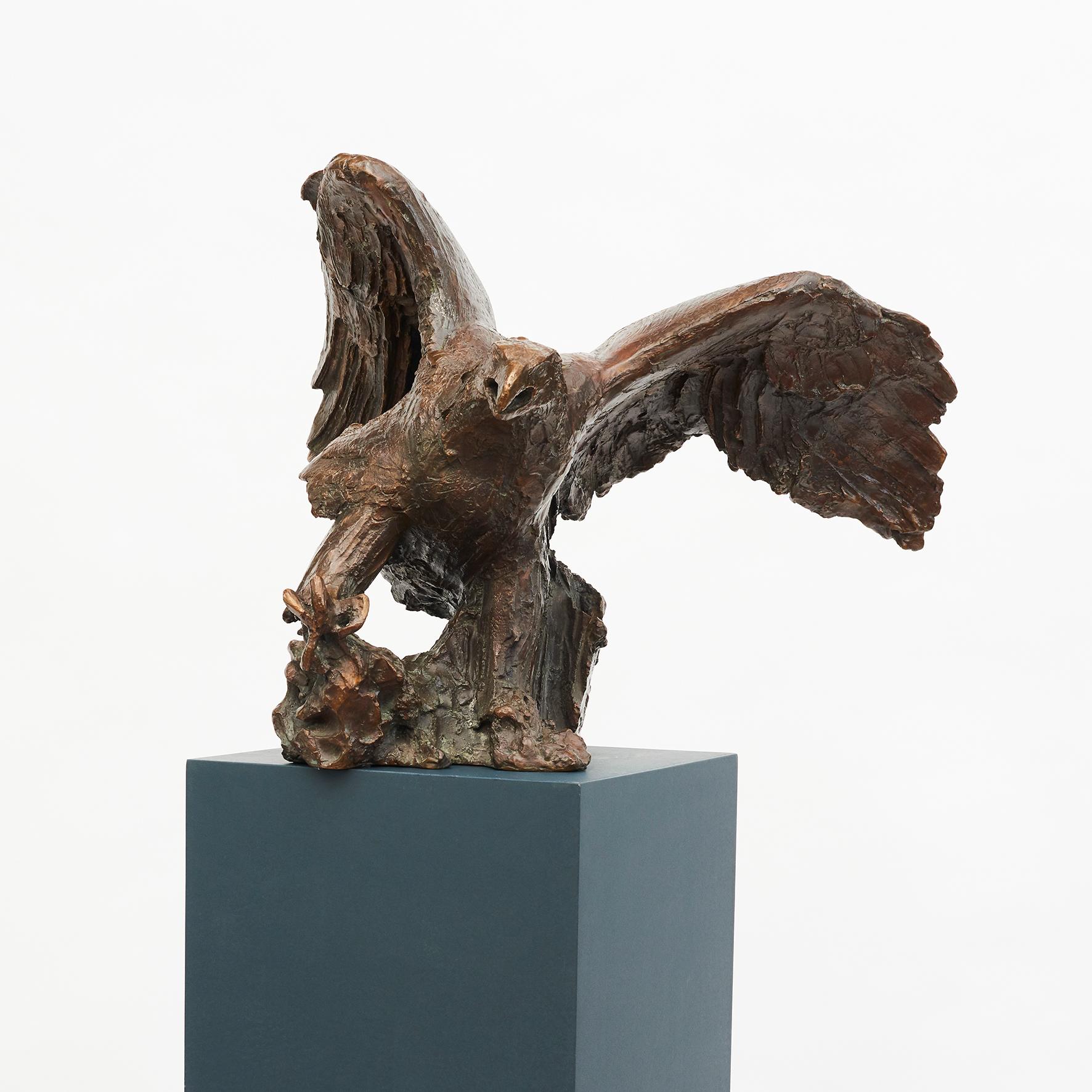 Large eagle bronze sculpture by Mogens Bøggild, Denmark, 1930-1950.
Dark patinated bronze. Signed with monogram 'MB'.

Mogens Kruse Bøggild (11 June 1901 – 25 April 1987) was a Danish sculptor.
He specialized in figures of animals. Professor of
