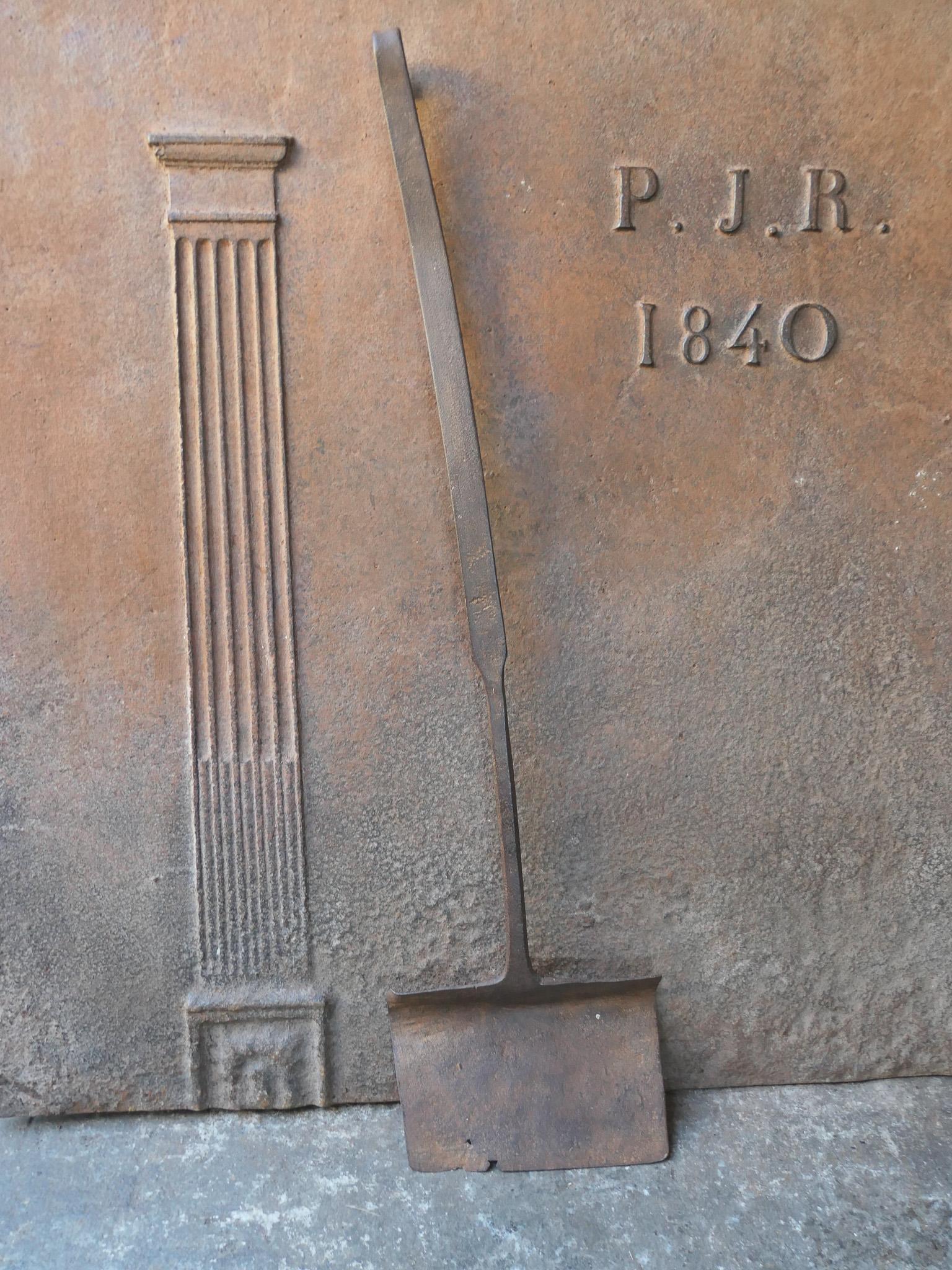 Large early 18th century French fireplace shovel, hand forged of wrought iron. The style is Louis XIV and it is from that period. The shovel is in good condition.
