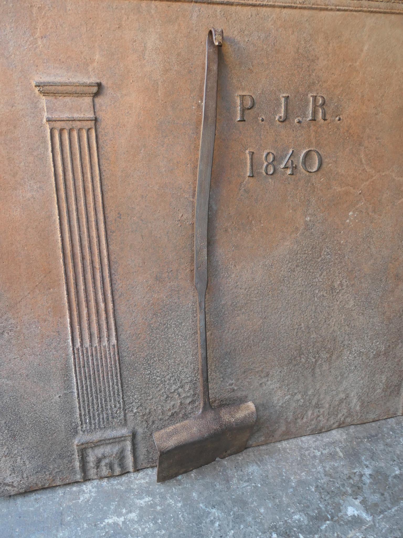 Large Early 18th Century French Fireplace Shovel or Fire Shovel For Sale 1