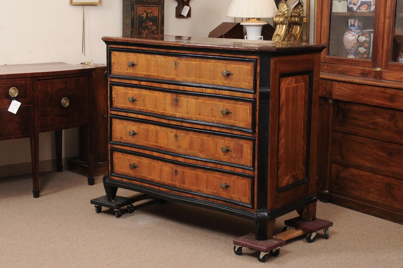 Large Early 18th Century Italian Canterano Walnut Inlaid Commode with 4 Drawers  For Sale 9
